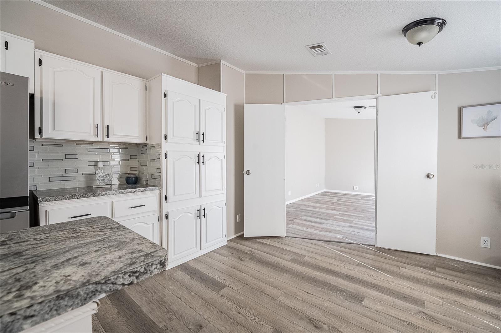 Image 11 of 41 For 952 Saddlewood Boulevard