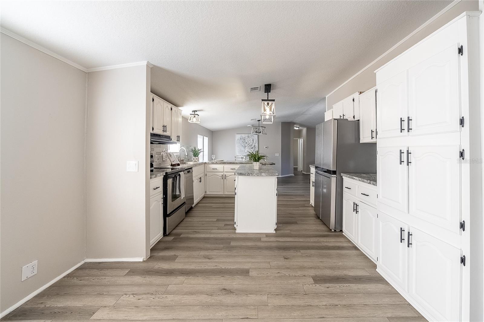 Image 12 of 41 For 952 Saddlewood Boulevard