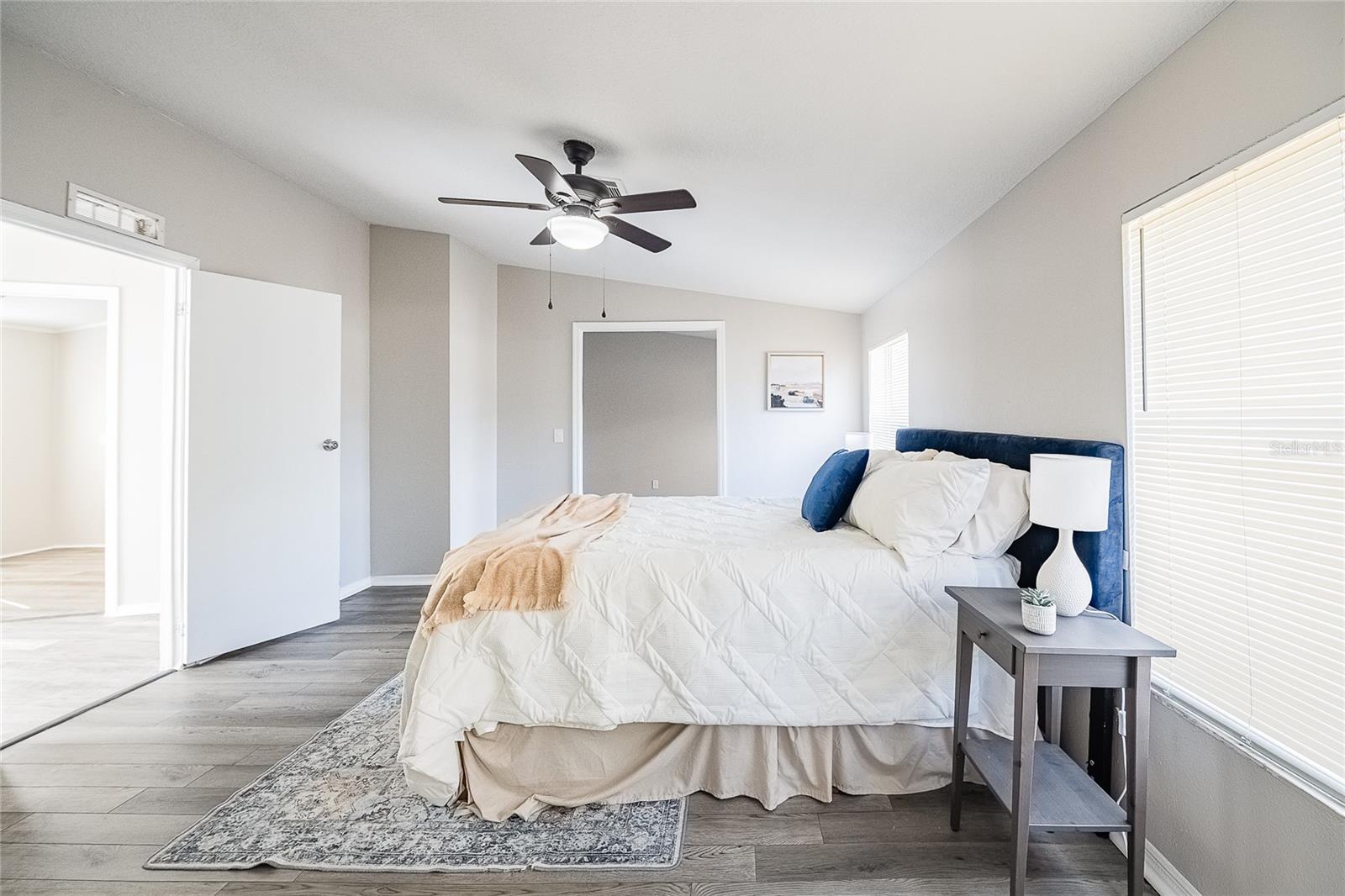 Image 14 of 41 For 952 Saddlewood Boulevard