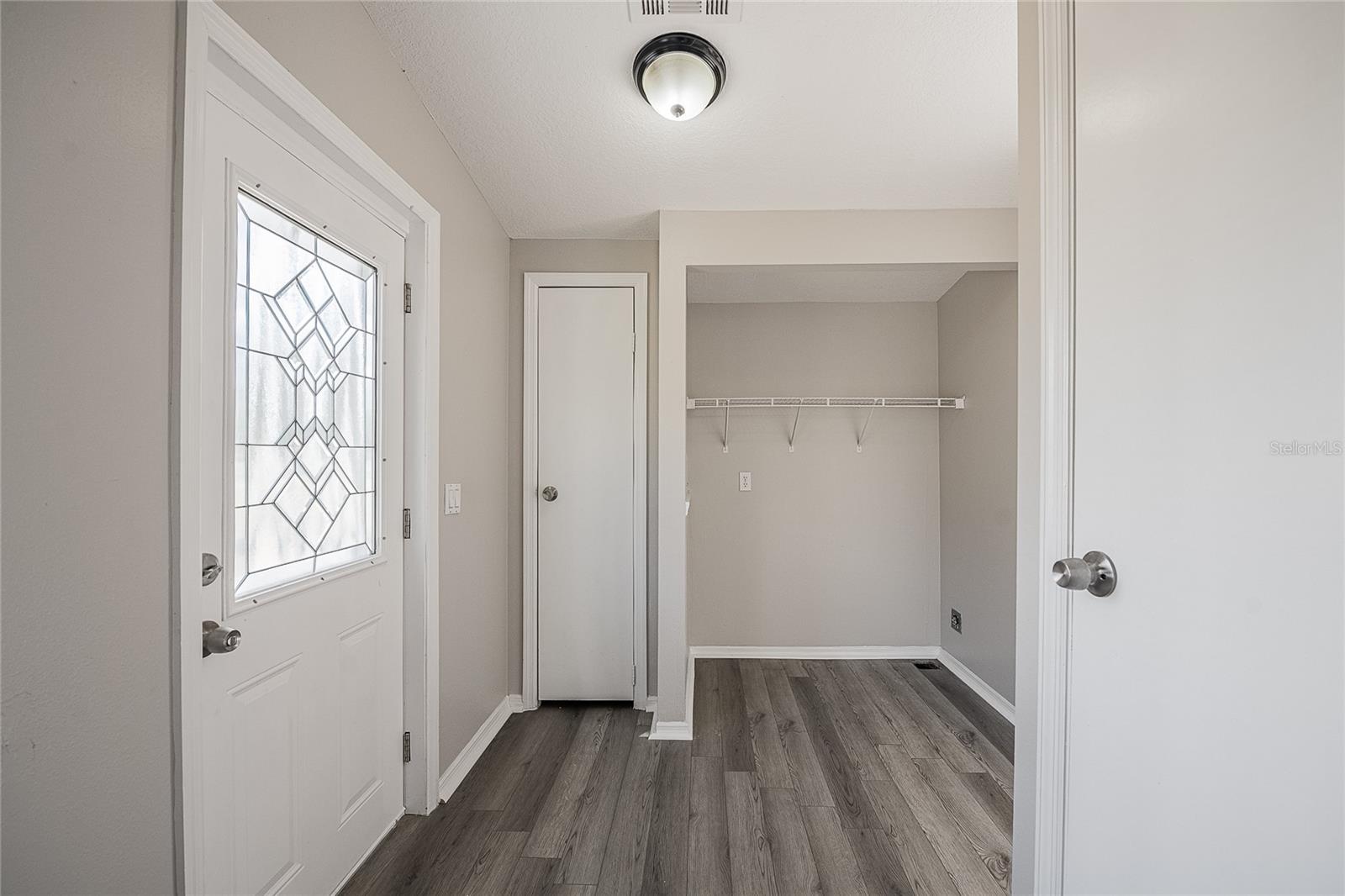 Image 23 of 41 For 952 Saddlewood Boulevard