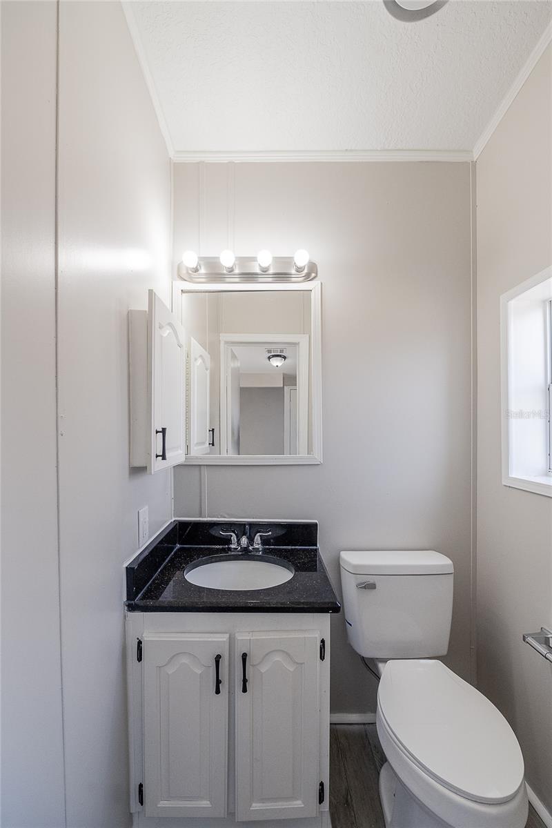 Image 24 of 41 For 952 Saddlewood Boulevard