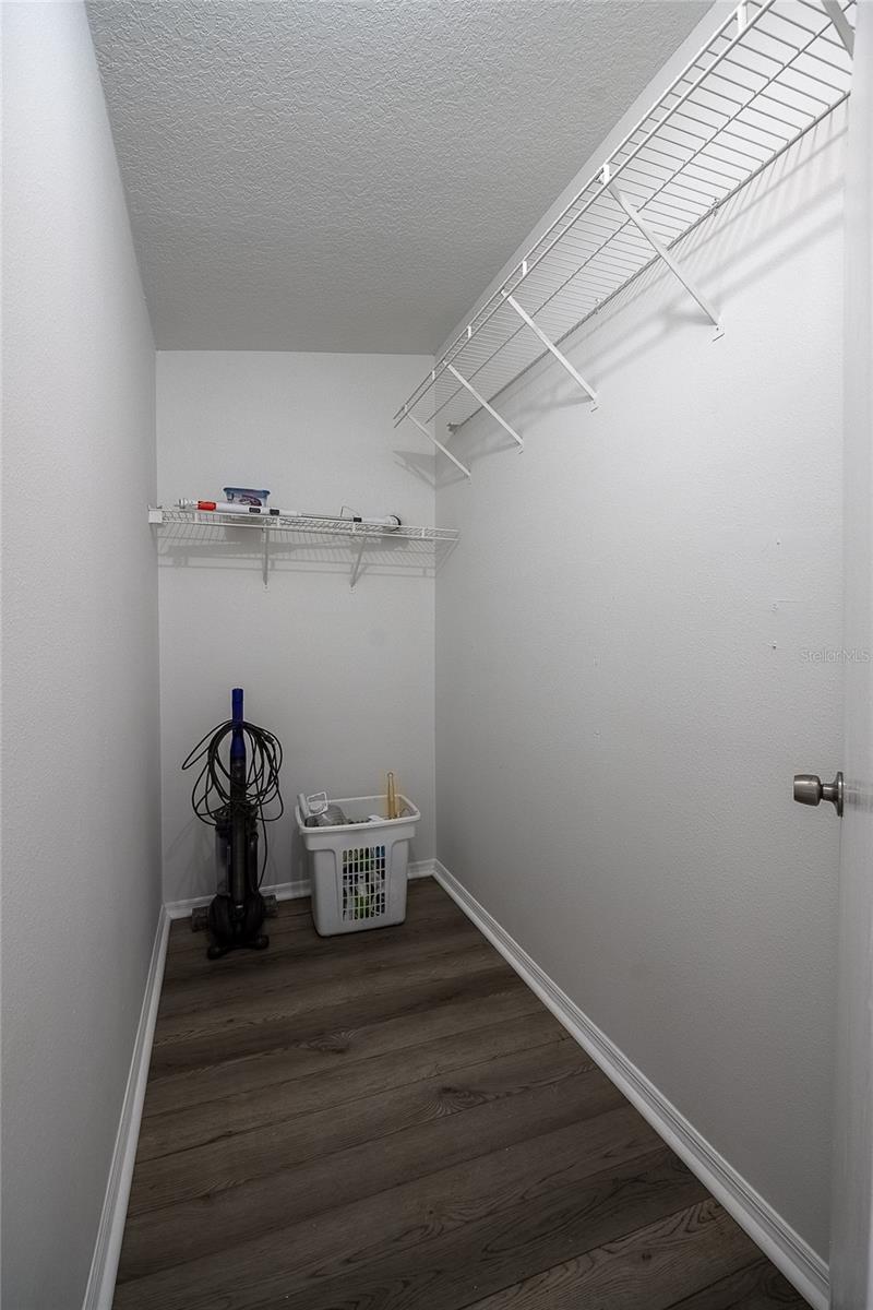 Image 26 of 41 For 952 Saddlewood Boulevard