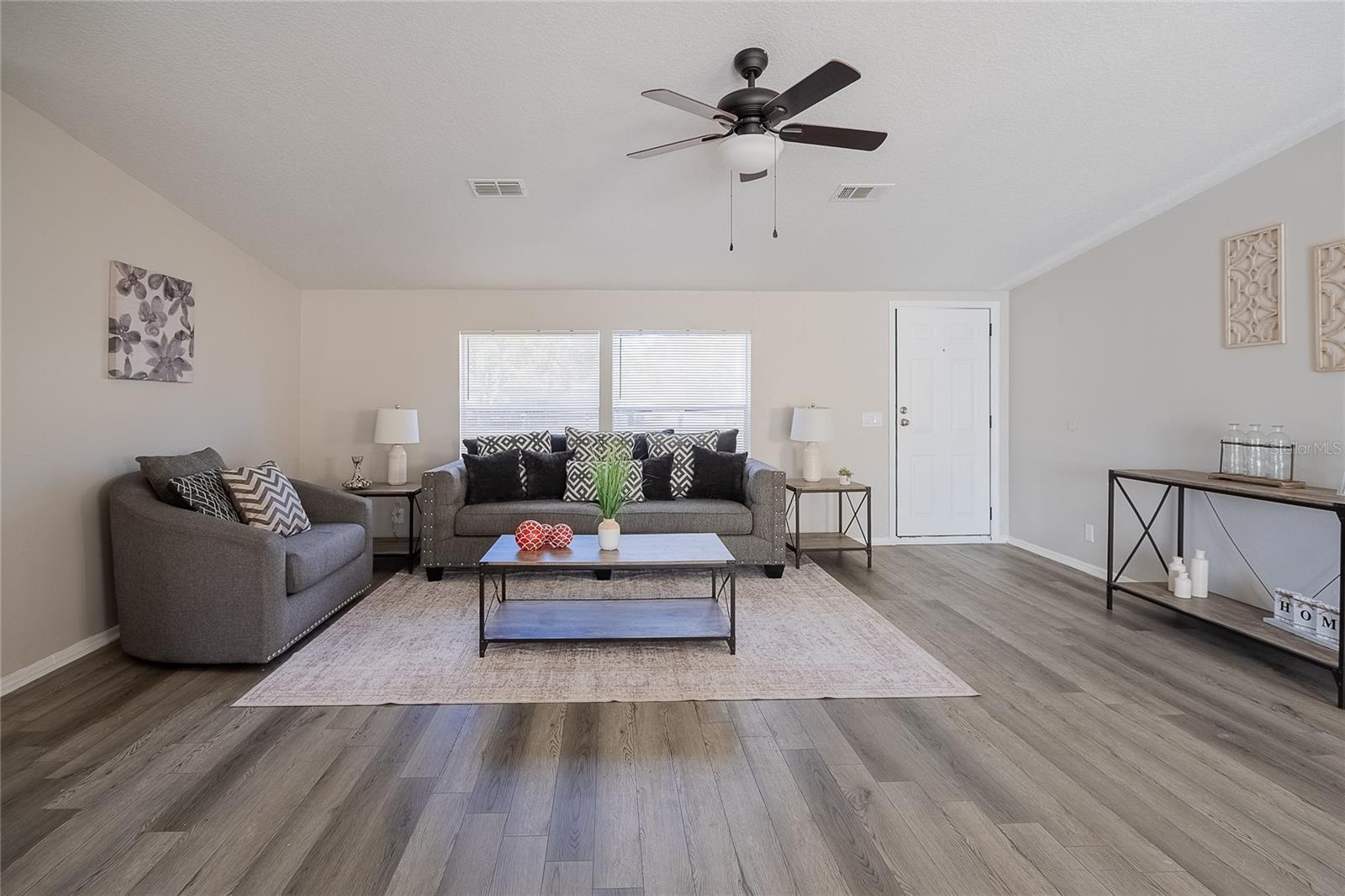 Image 3 of 41 For 952 Saddlewood Boulevard