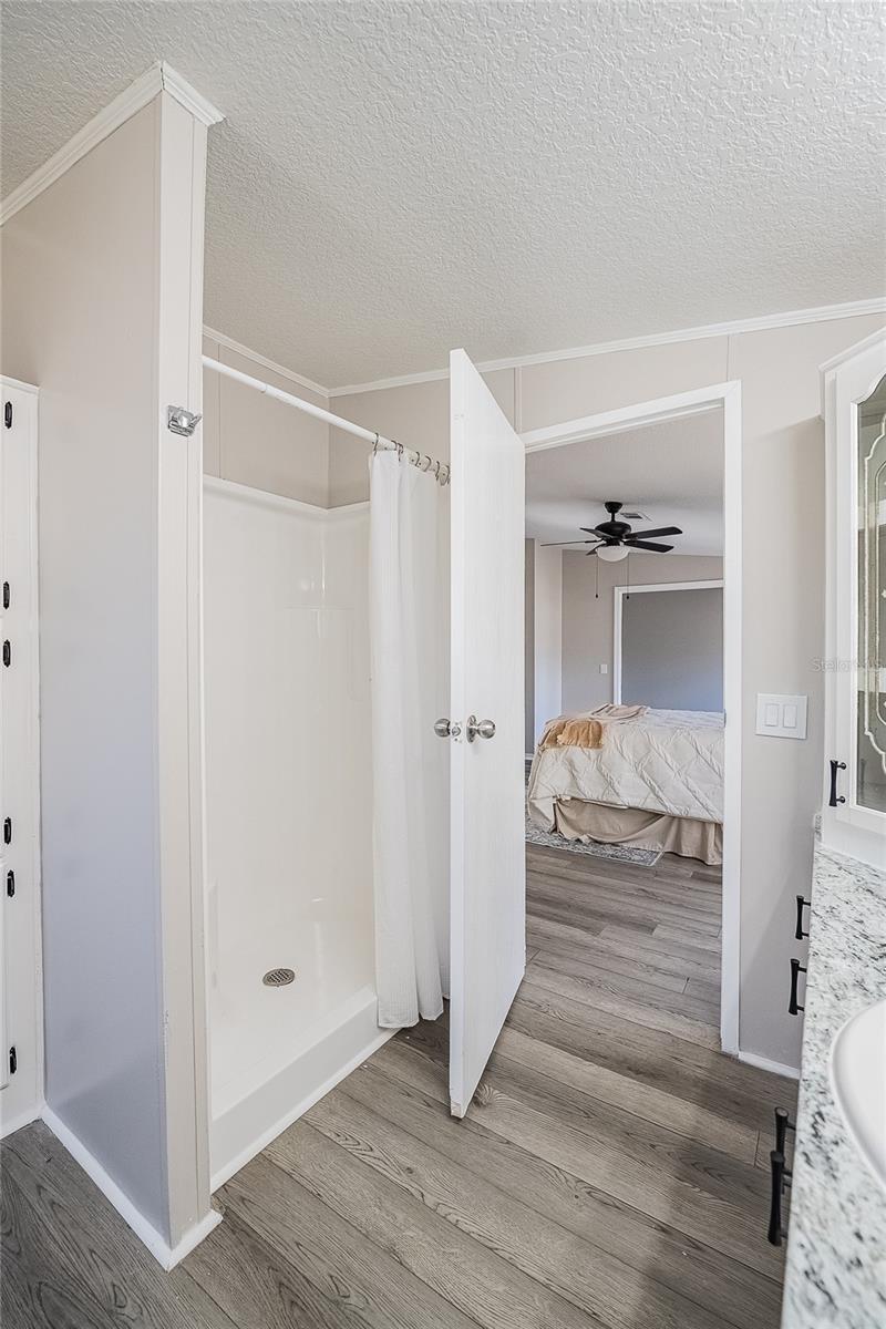 Image 33 of 41 For 952 Saddlewood Boulevard