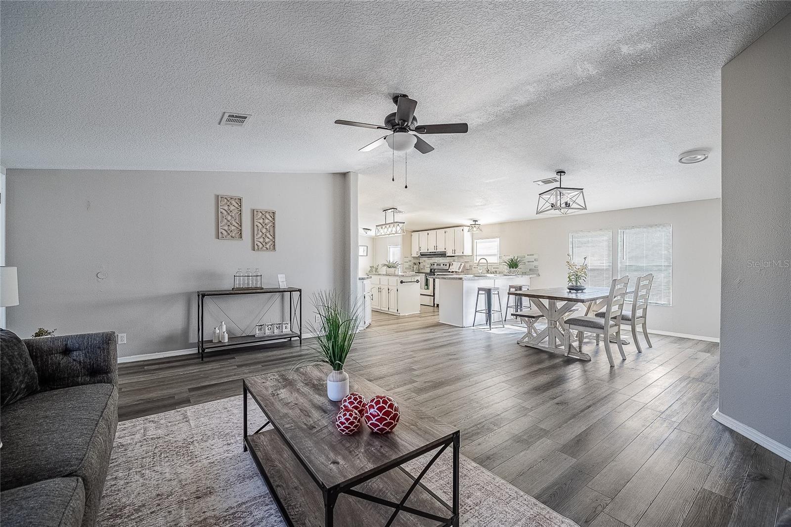 Image 4 of 41 For 952 Saddlewood Boulevard