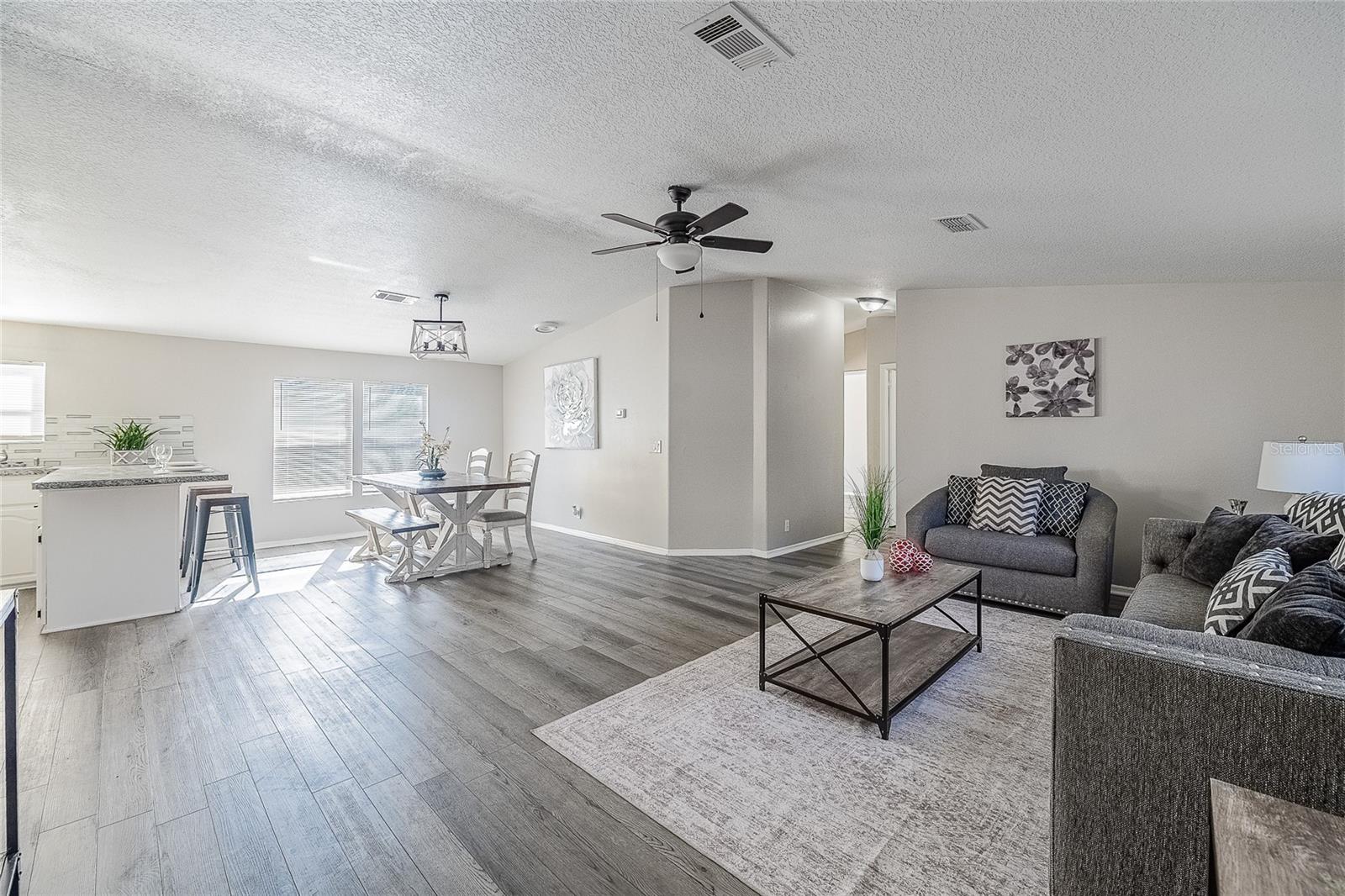 Image 5 of 41 For 952 Saddlewood Boulevard