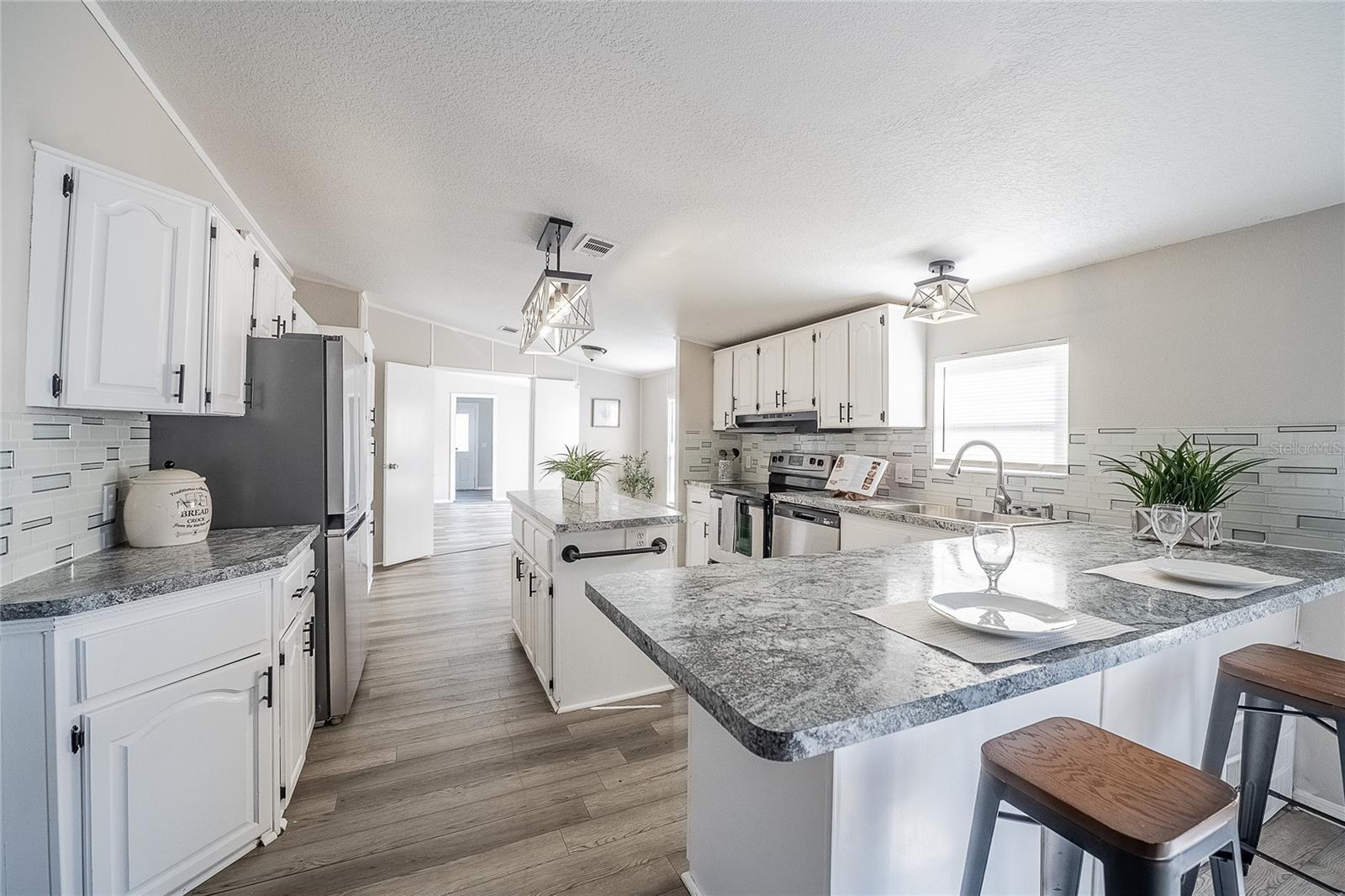 Image 7 of 41 For 952 Saddlewood Boulevard