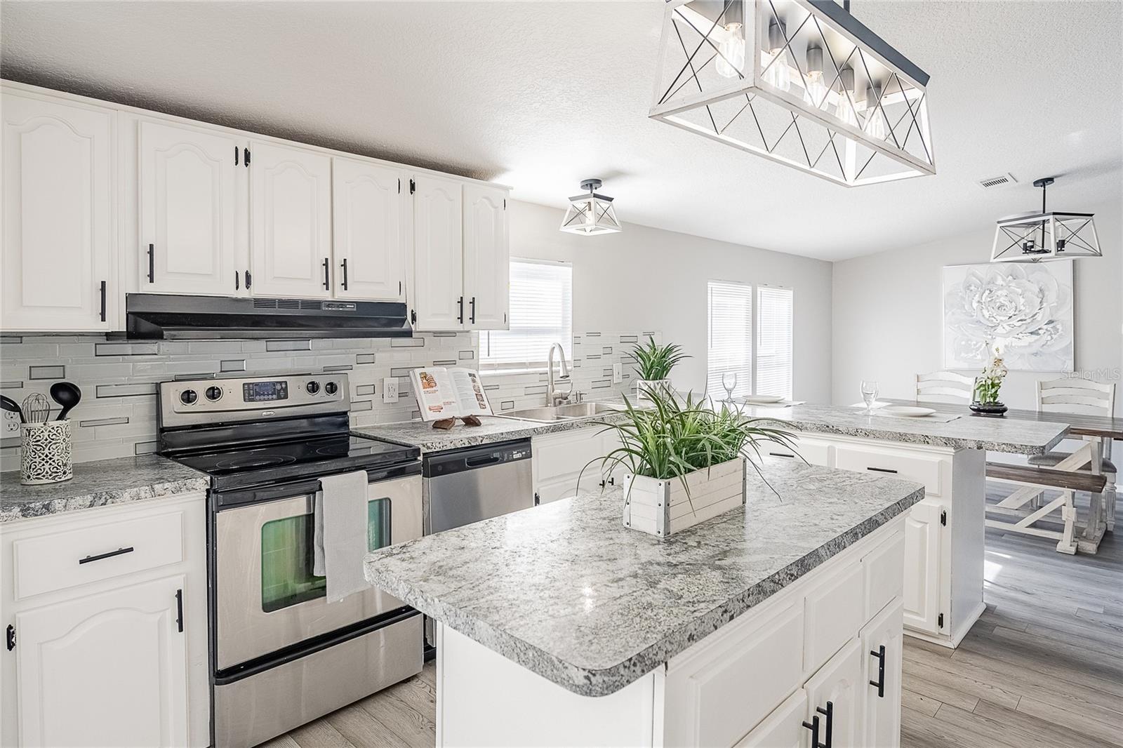 Image 8 of 41 For 952 Saddlewood Boulevard