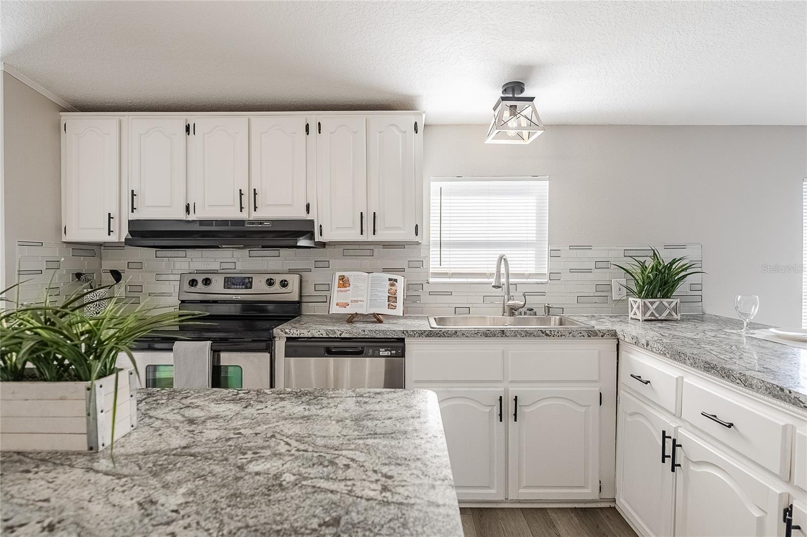 Image 9 of 41 For 952 Saddlewood Boulevard