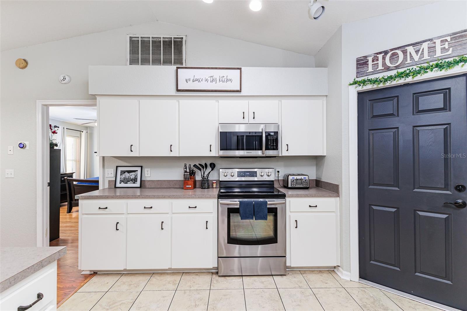 Image 10 of 26 For 2806 Timbercrest Place