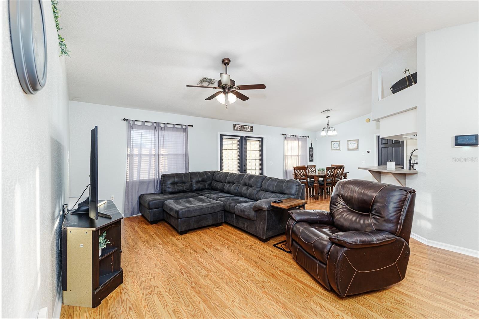 Image 4 of 26 For 2806 Timbercrest Place