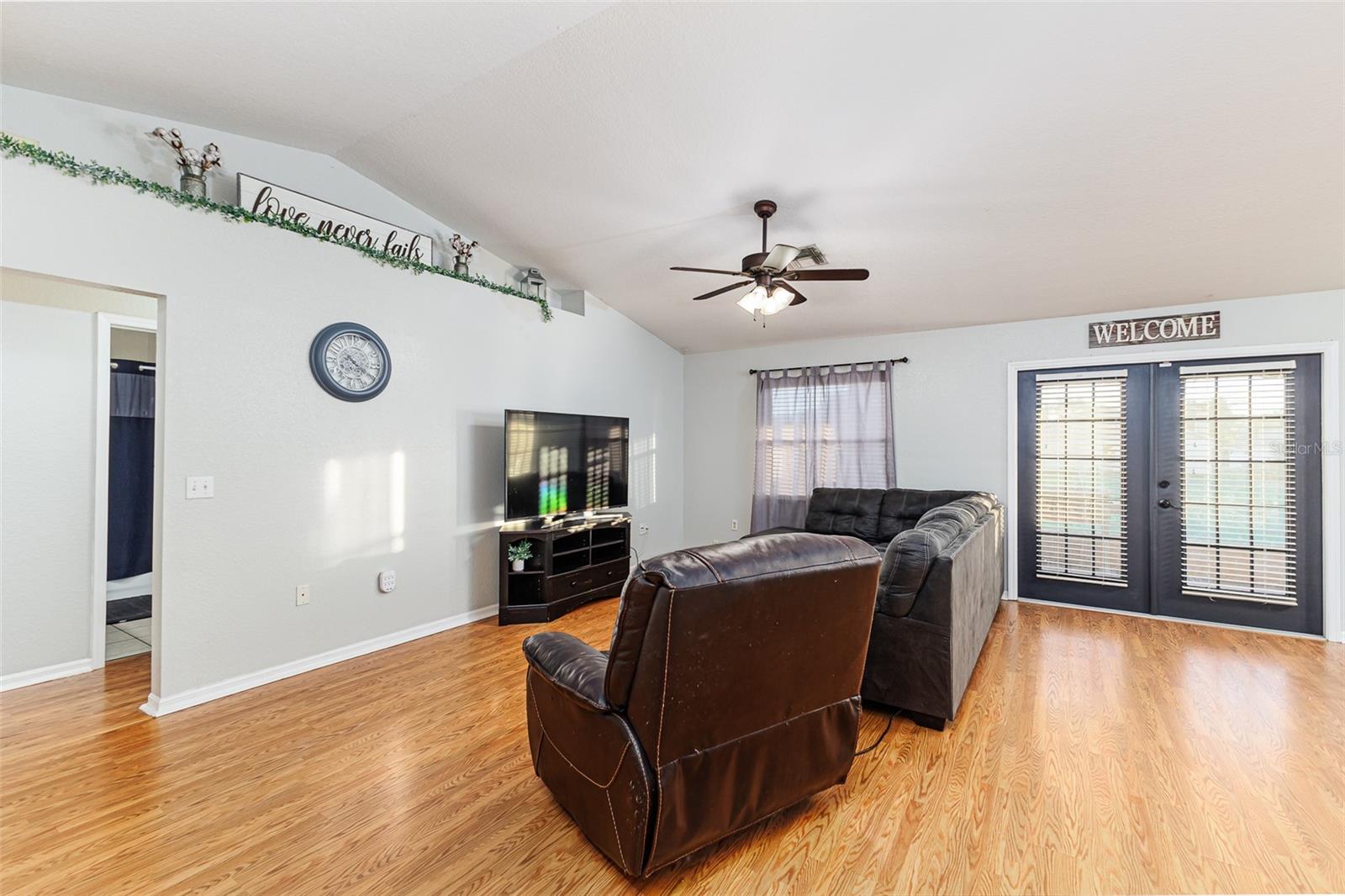 Image 5 of 26 For 2806 Timbercrest Place