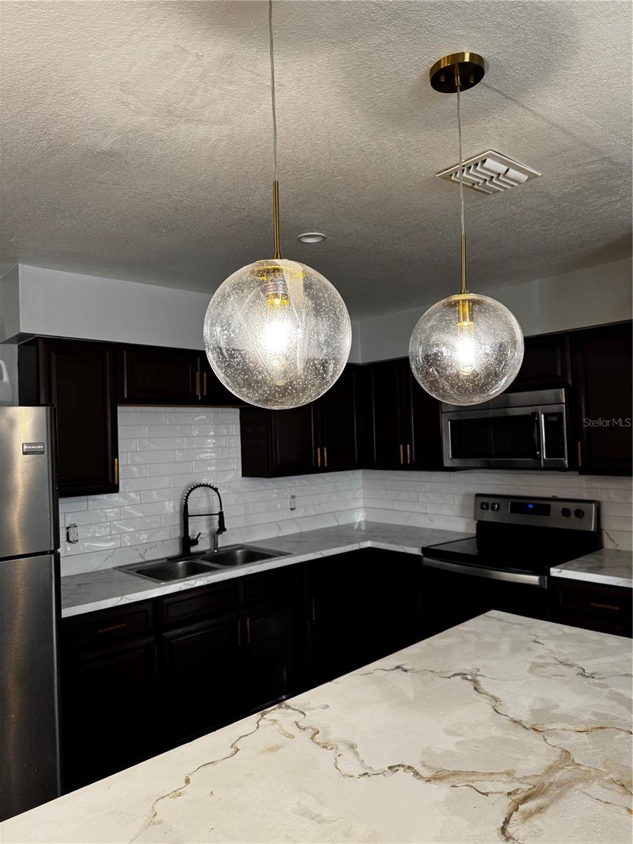 Image 5 of 21 For 409 Fern Road