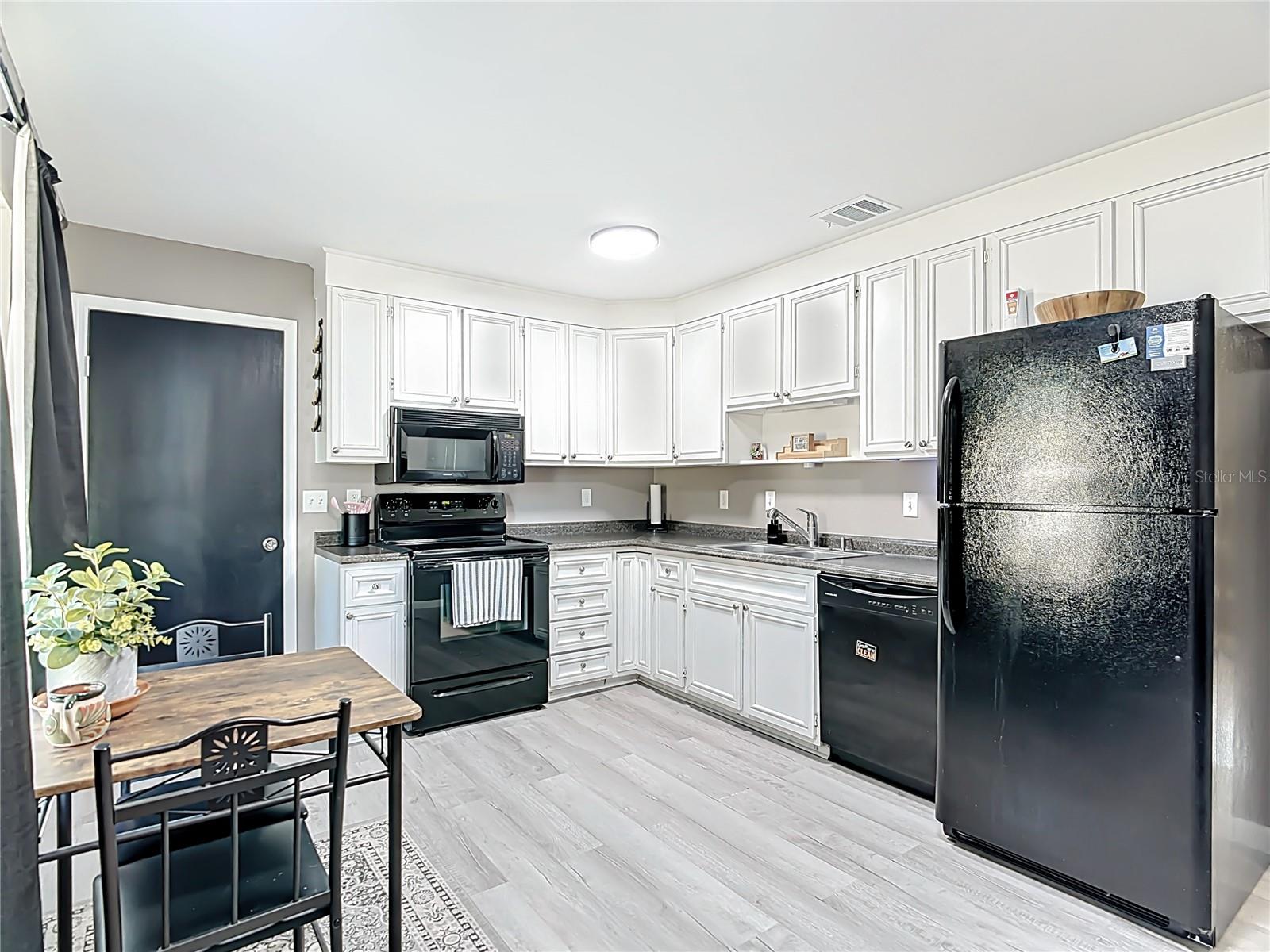 Image 18 of 48 For 2910 Jim Johnson Road