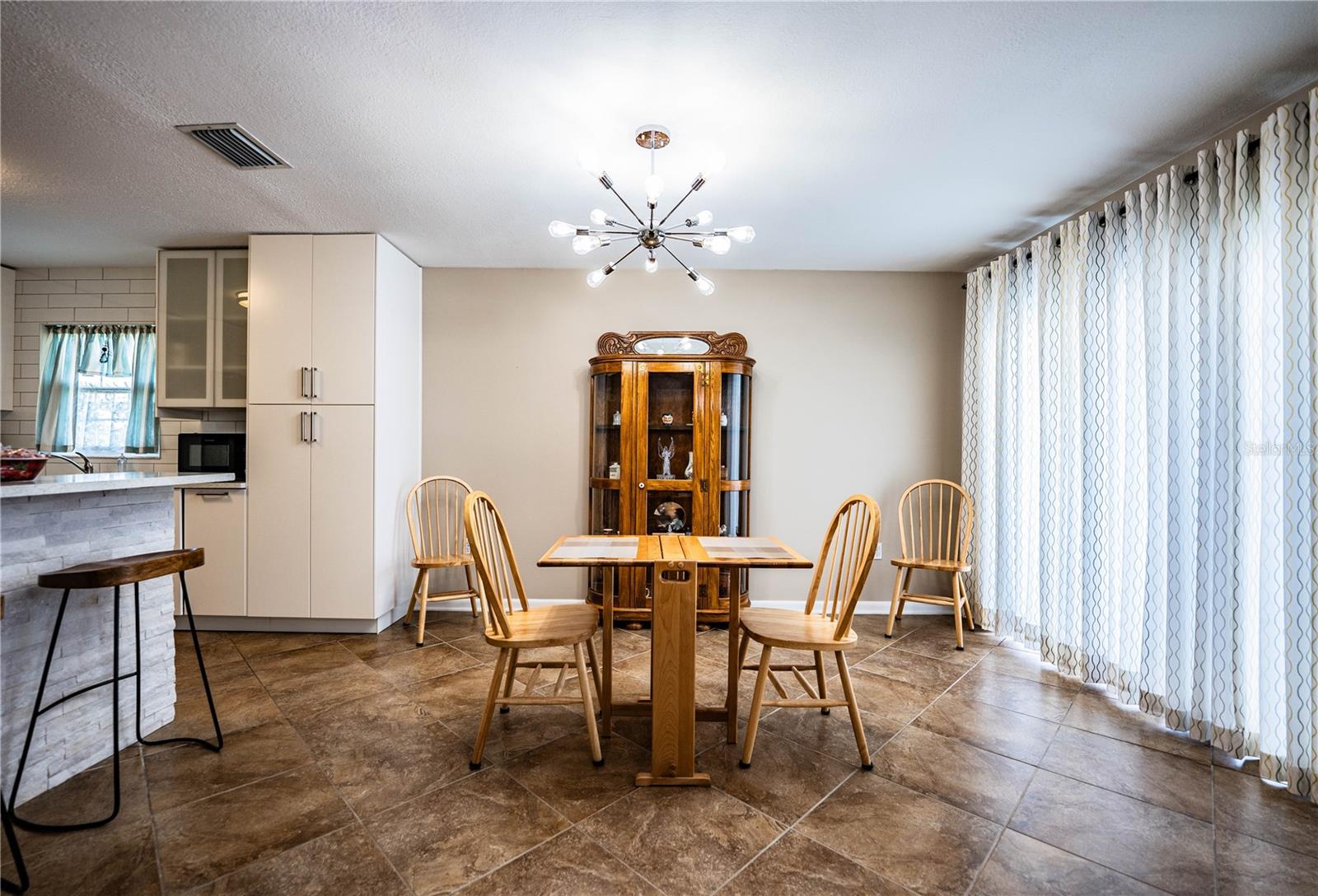 Image 12 of 44 For 501 Cameo Drive