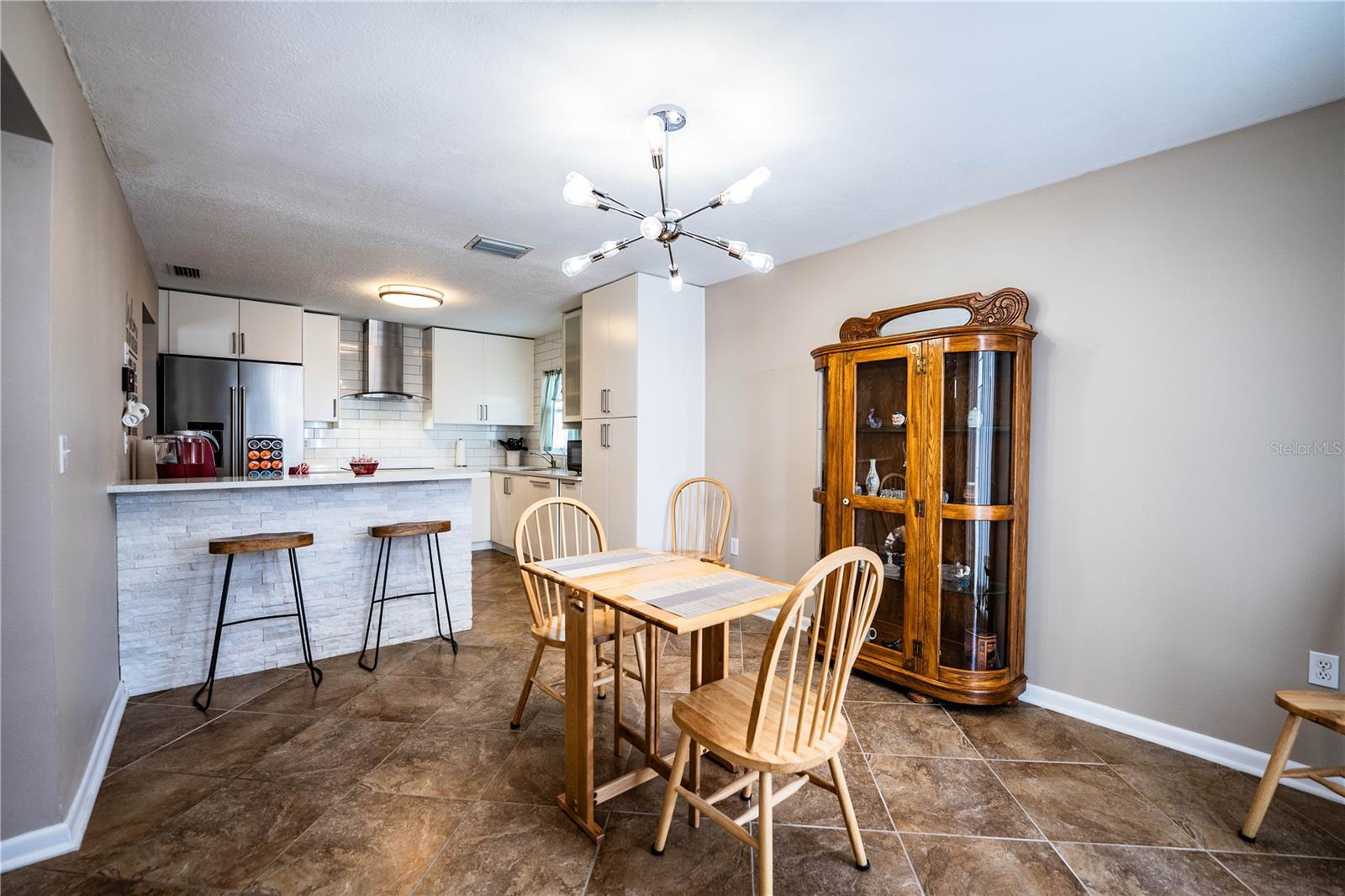 Image 13 of 44 For 501 Cameo Drive