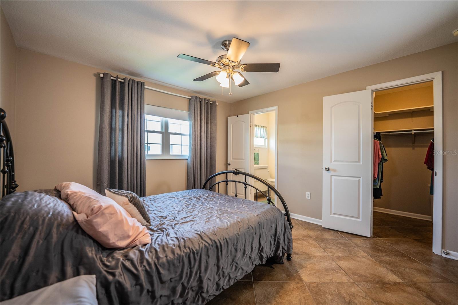 Image 24 of 44 For 501 Cameo Drive