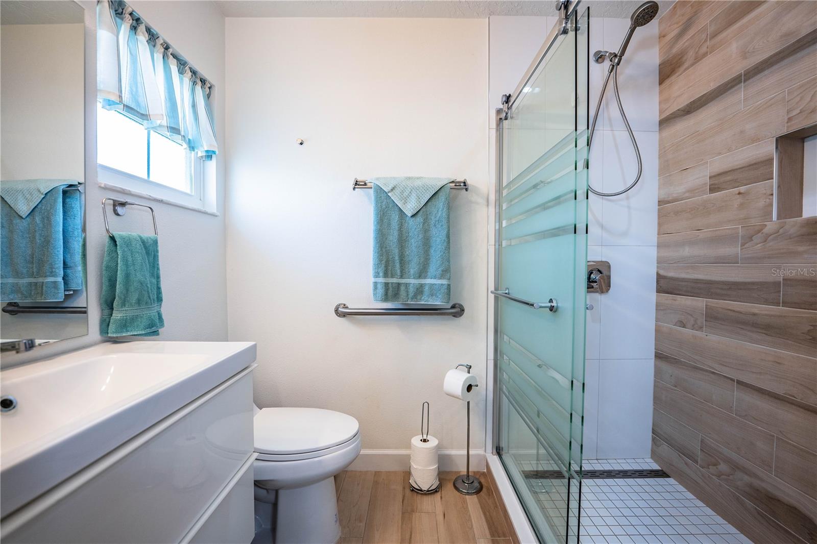 Image 26 of 44 For 501 Cameo Drive