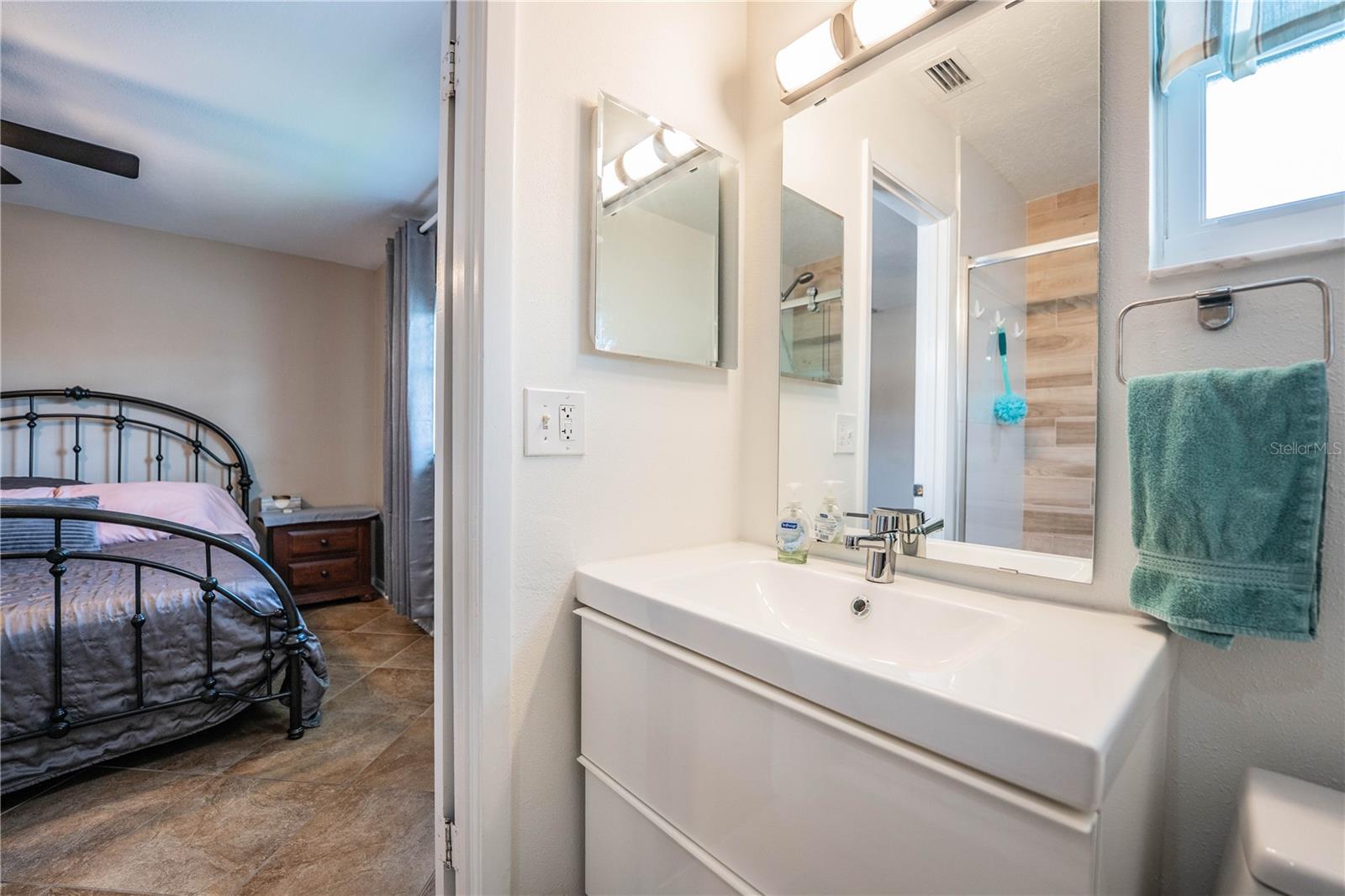 Image 27 of 44 For 501 Cameo Drive