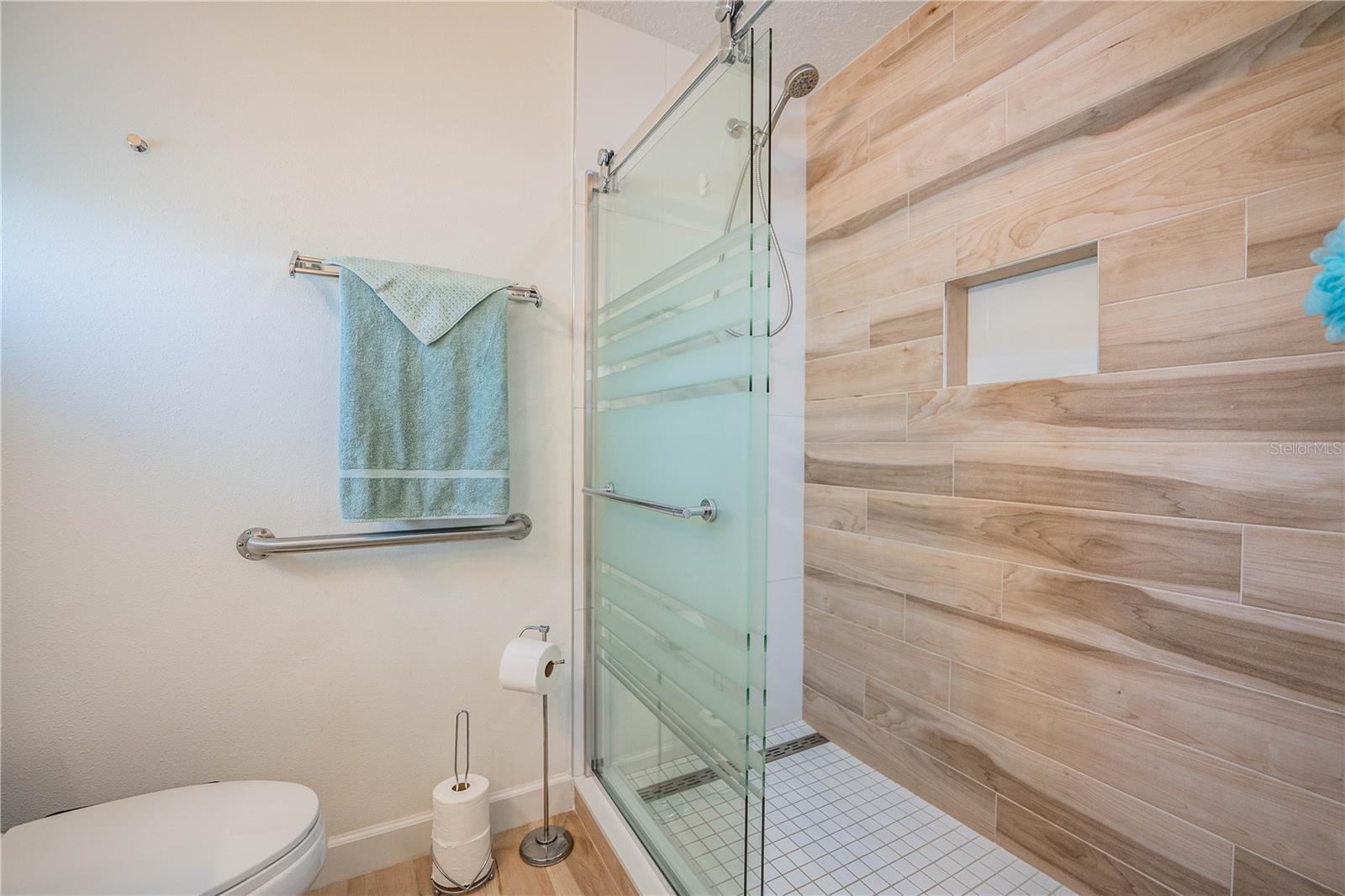 Image 28 of 44 For 501 Cameo Drive