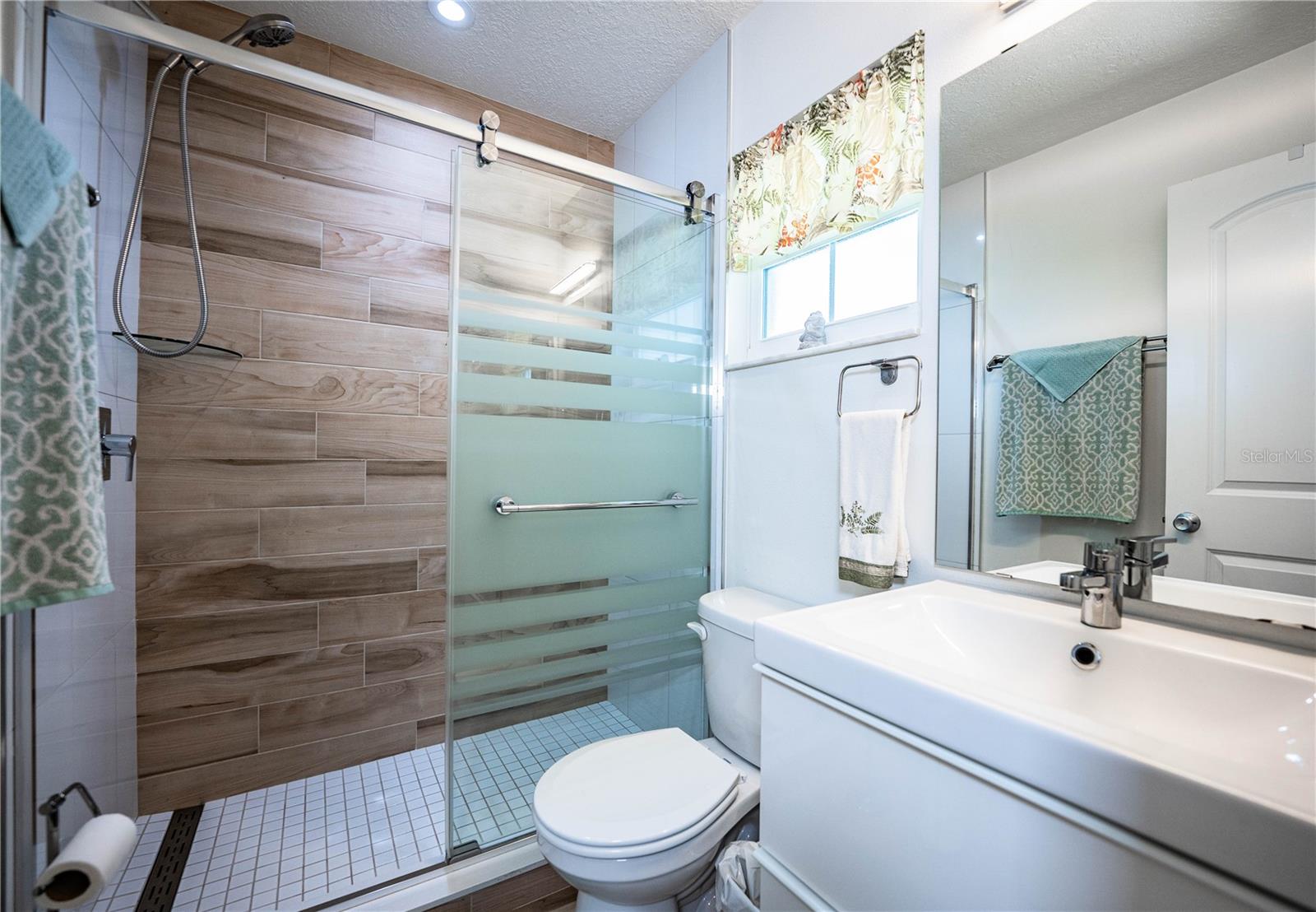 Image 33 of 44 For 501 Cameo Drive