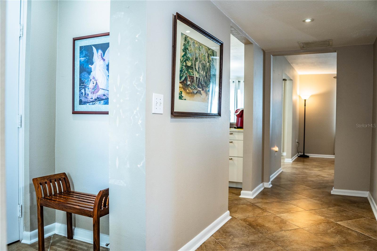 Image 4 of 44 For 501 Cameo Drive