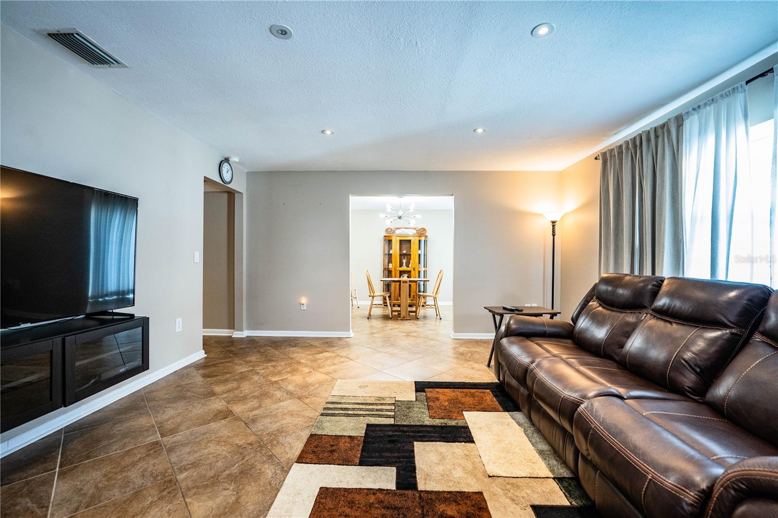 Image 9 of 44 For 501 Cameo Drive