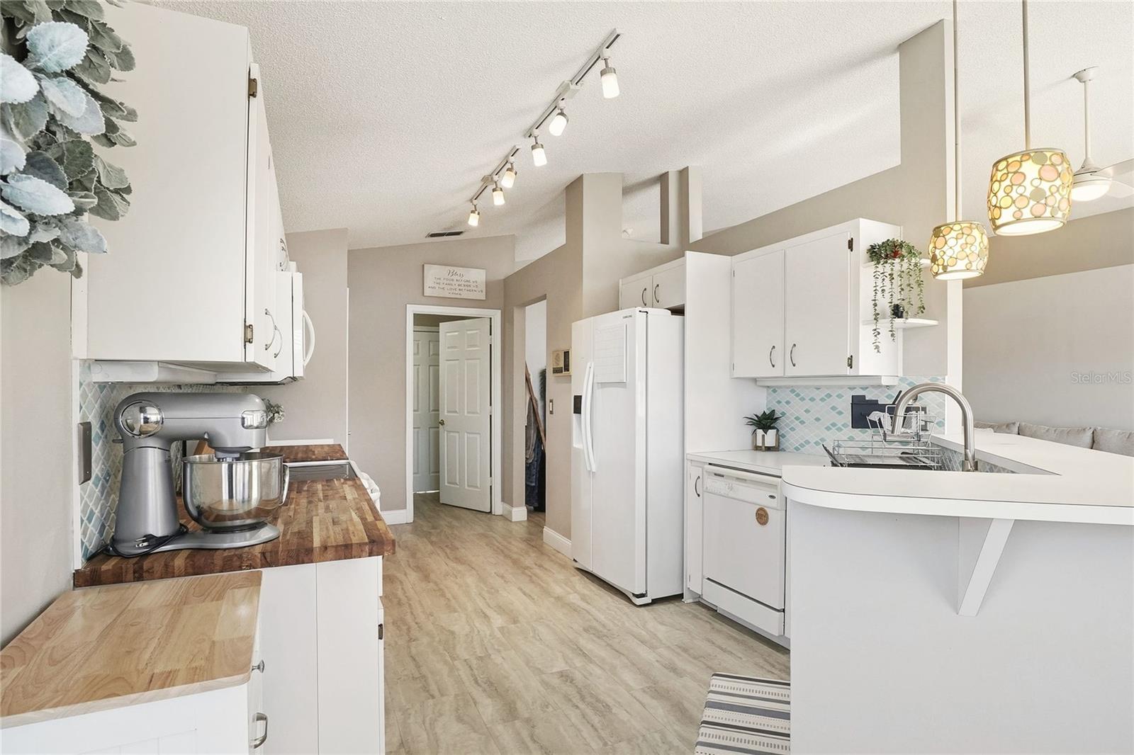 Image 10 of 48 For 412 Emerald Cove Loop