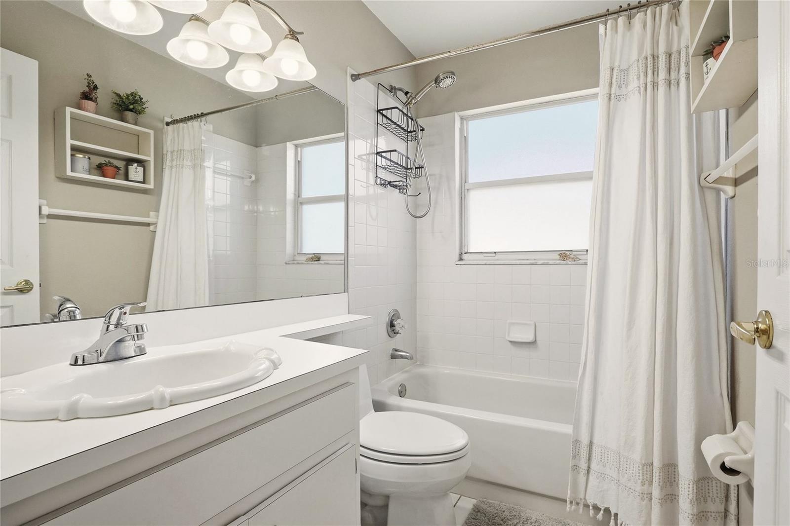 Image 21 of 48 For 412 Emerald Cove Loop