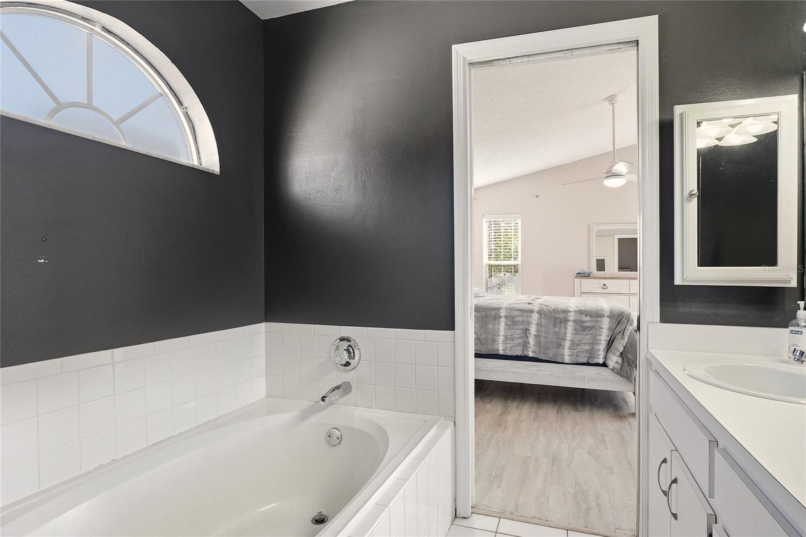 Image 25 of 48 For 412 Emerald Cove Loop