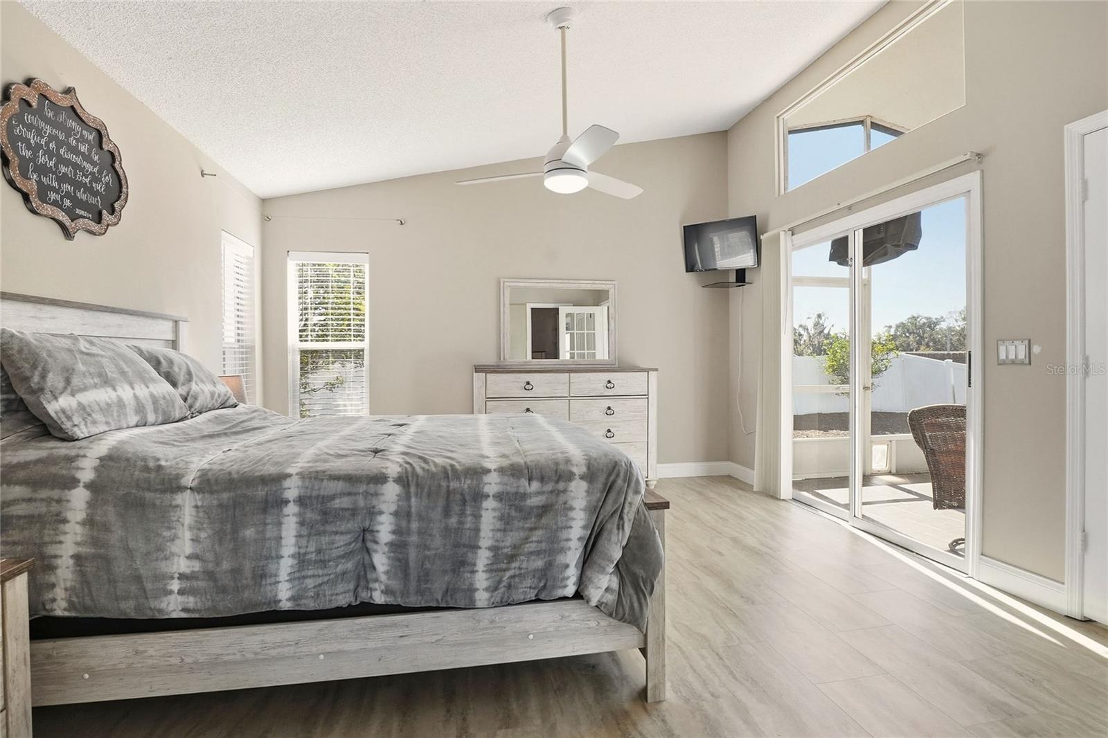 Image 28 of 48 For 412 Emerald Cove Loop