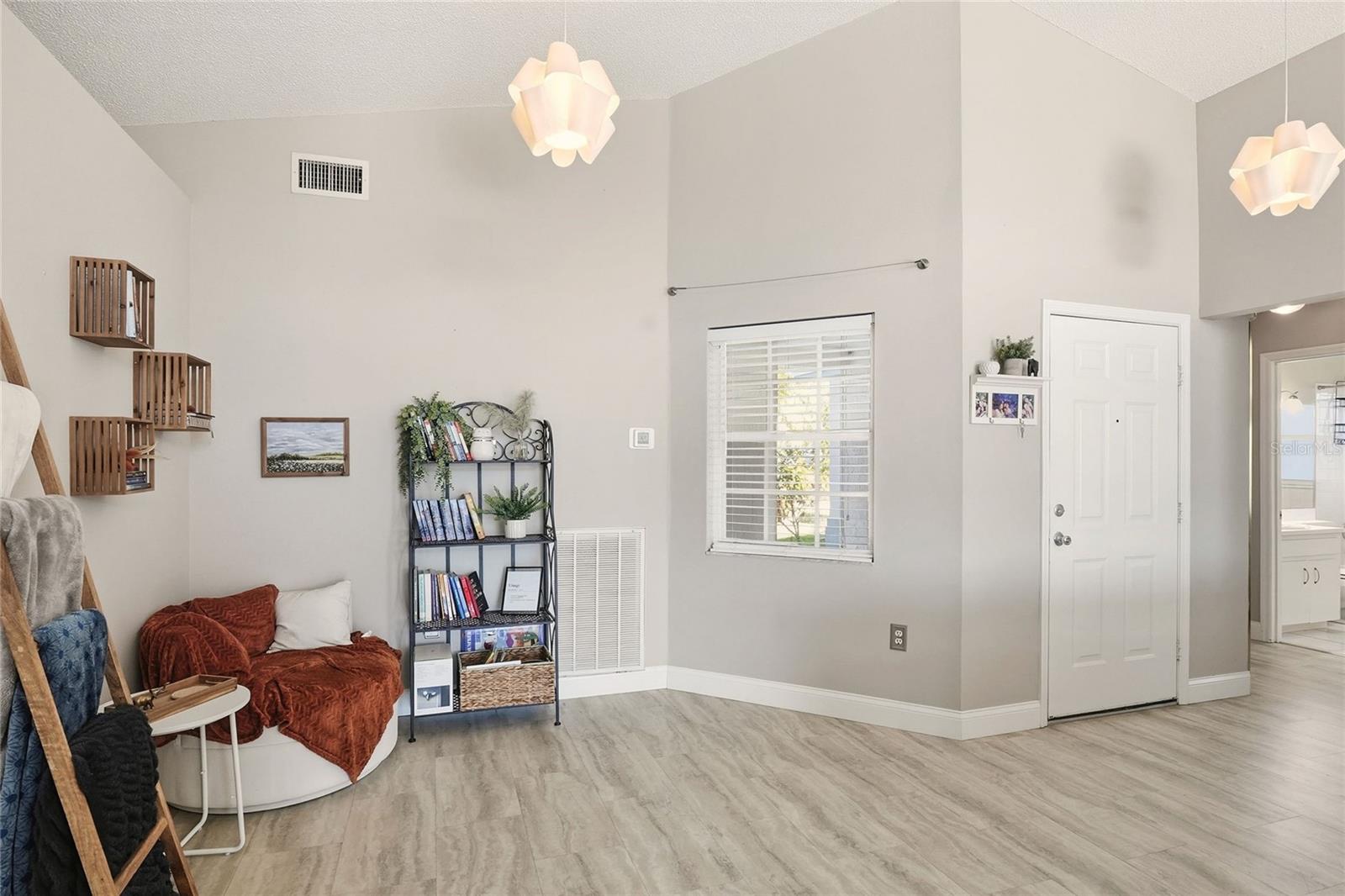 Image 31 of 48 For 412 Emerald Cove Loop