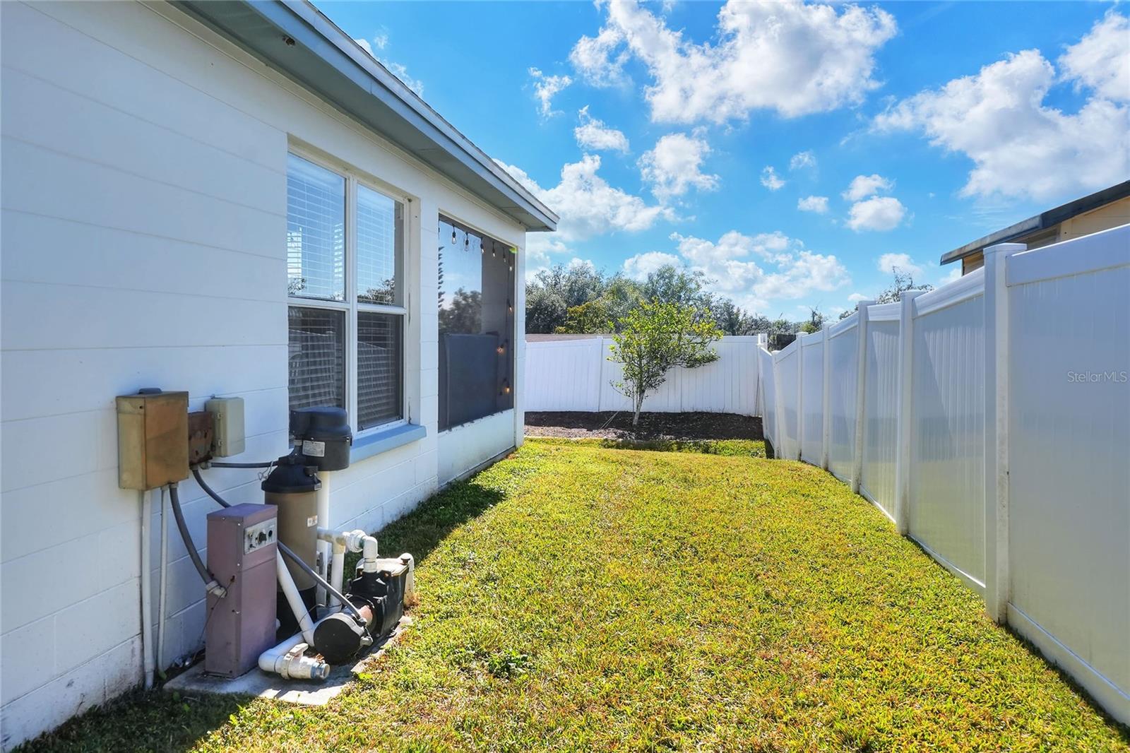 Image 36 of 48 For 412 Emerald Cove Loop