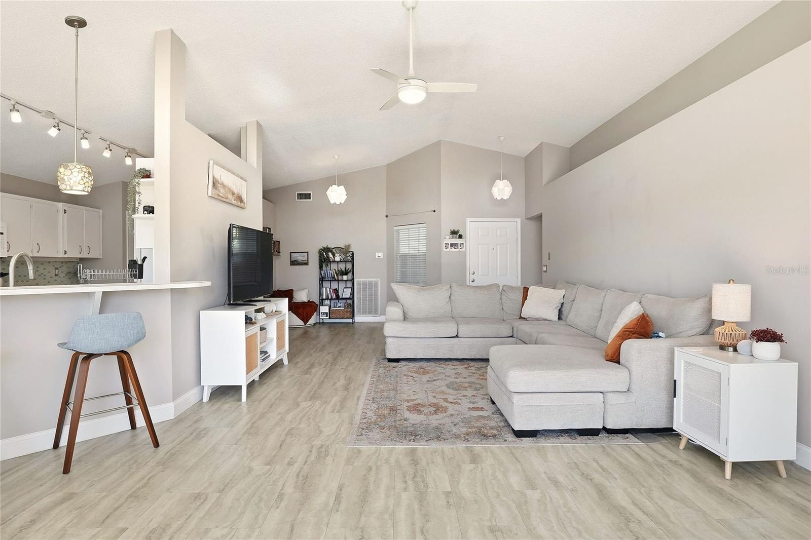 Image 4 of 48 For 412 Emerald Cove Loop