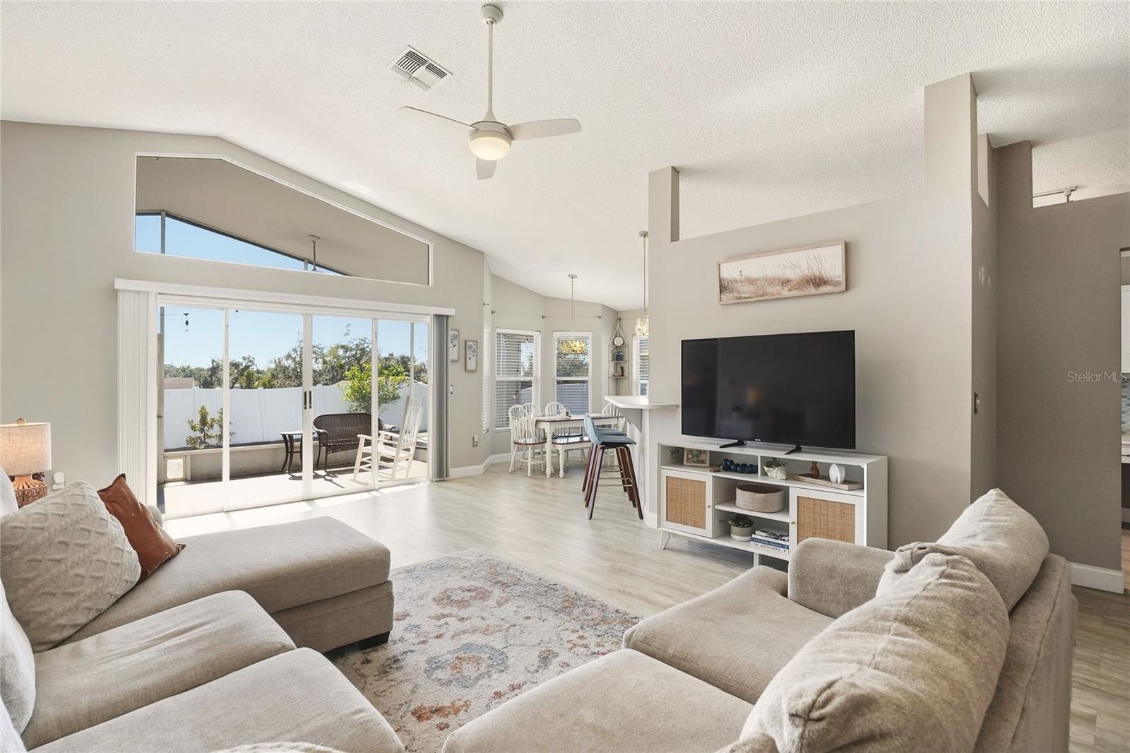 Image 5 of 48 For 412 Emerald Cove Loop