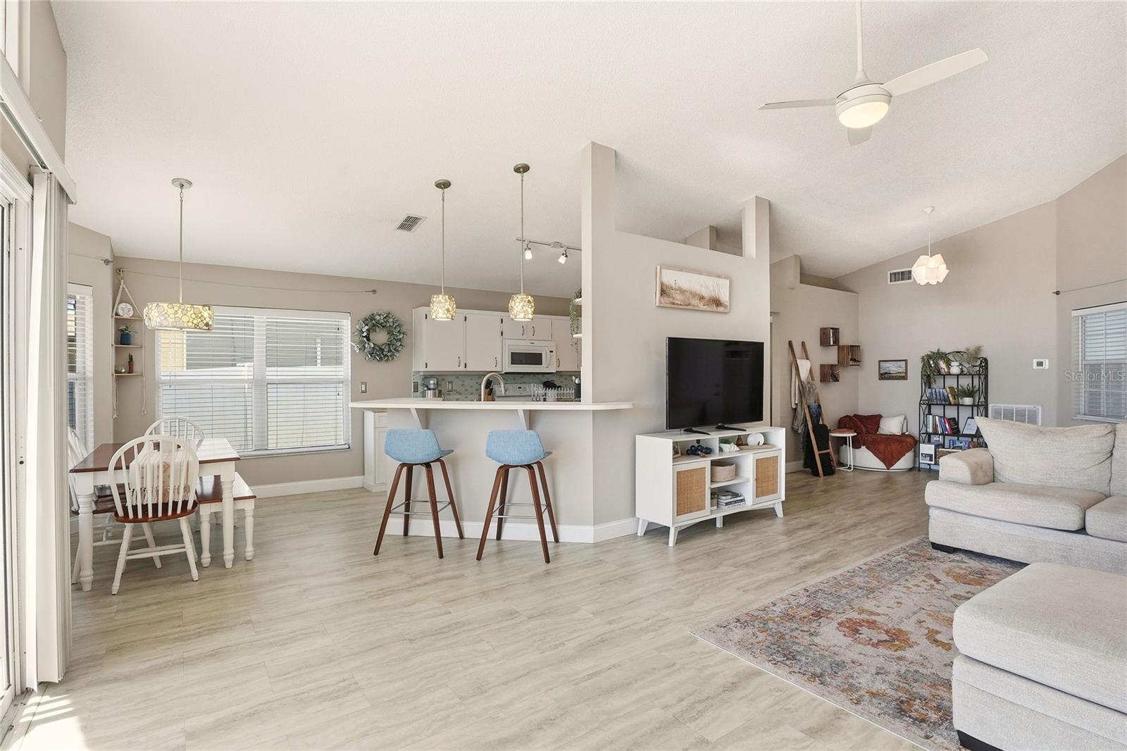 Image 6 of 48 For 412 Emerald Cove Loop