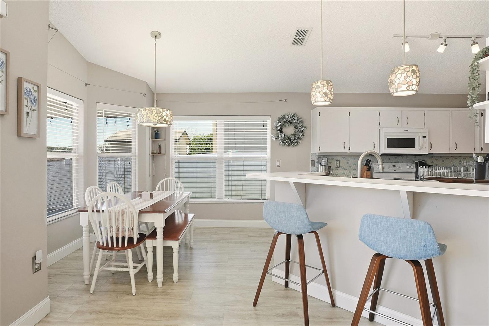 Image 7 of 48 For 412 Emerald Cove Loop