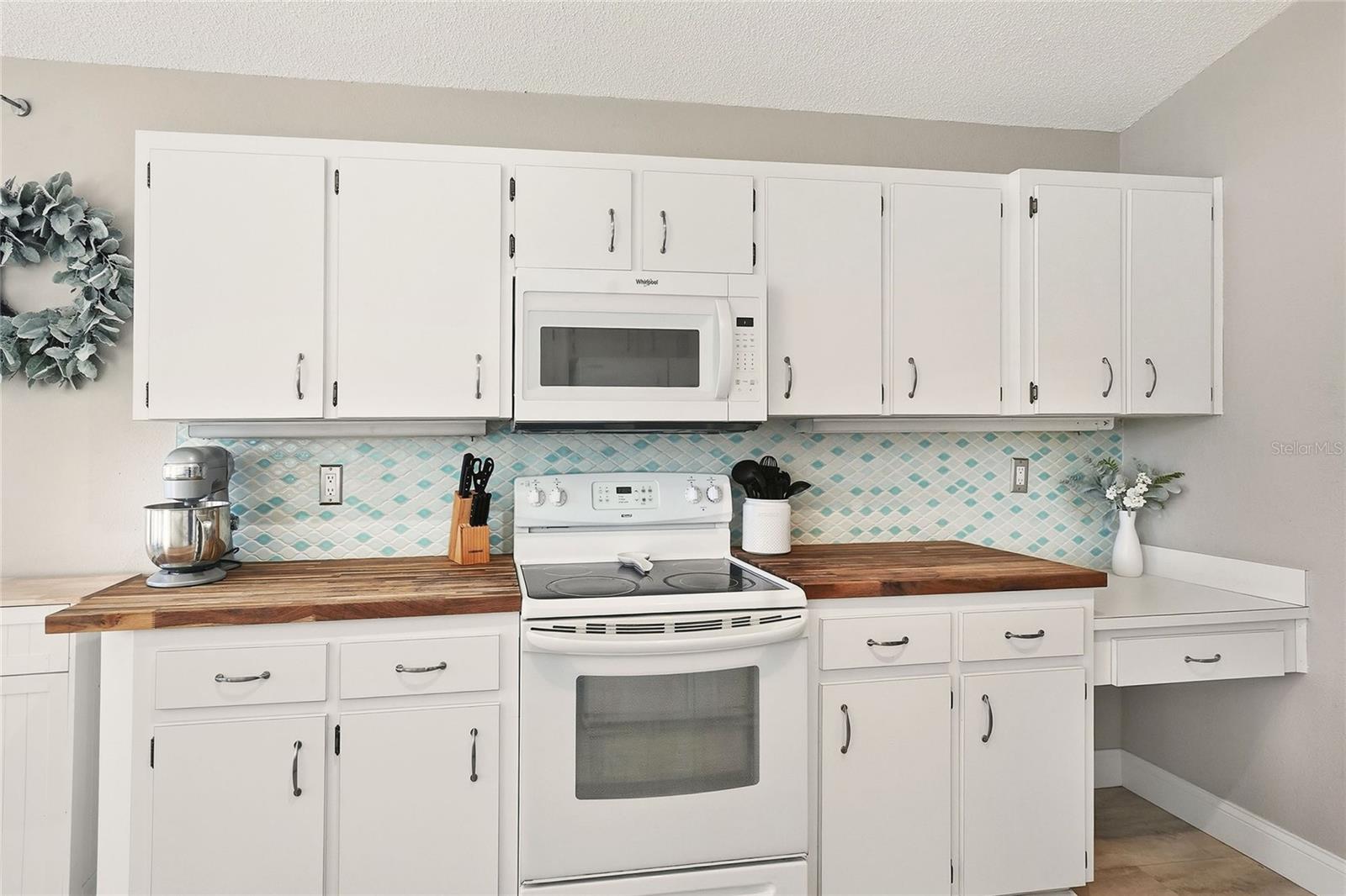 Image 8 of 48 For 412 Emerald Cove Loop