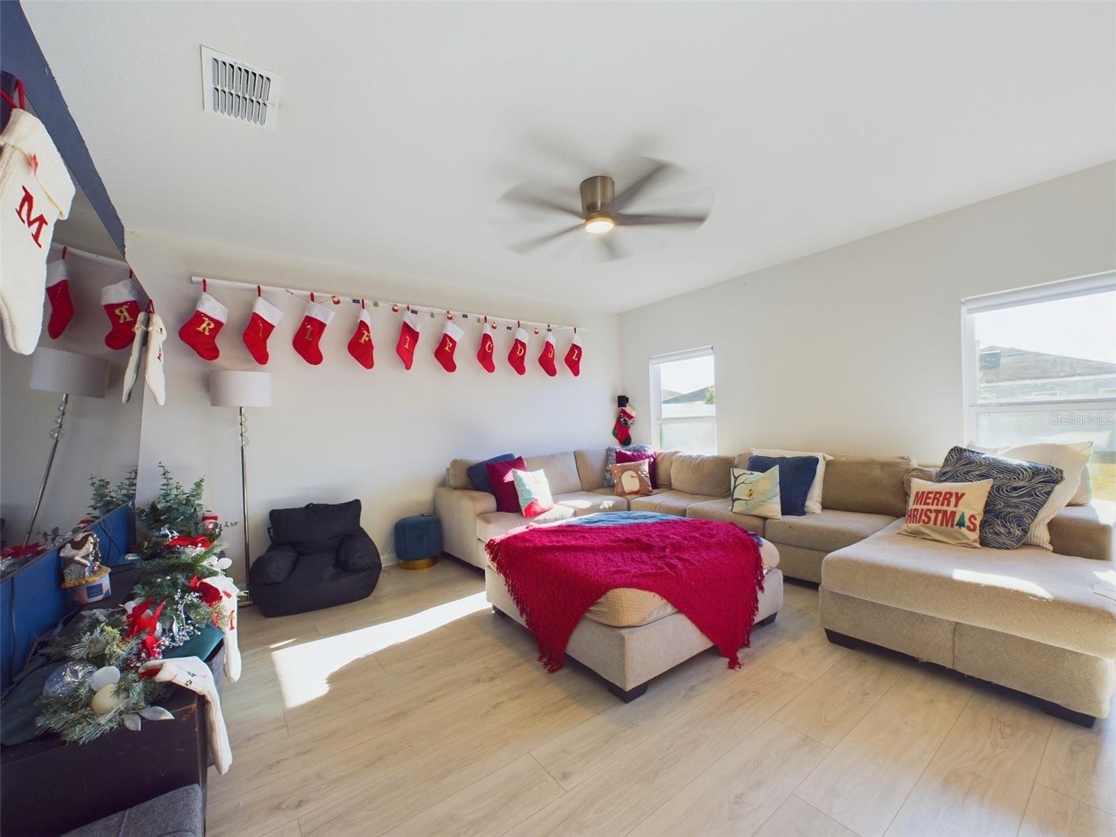 Image 10 of 37 For 1424 Feather Lane