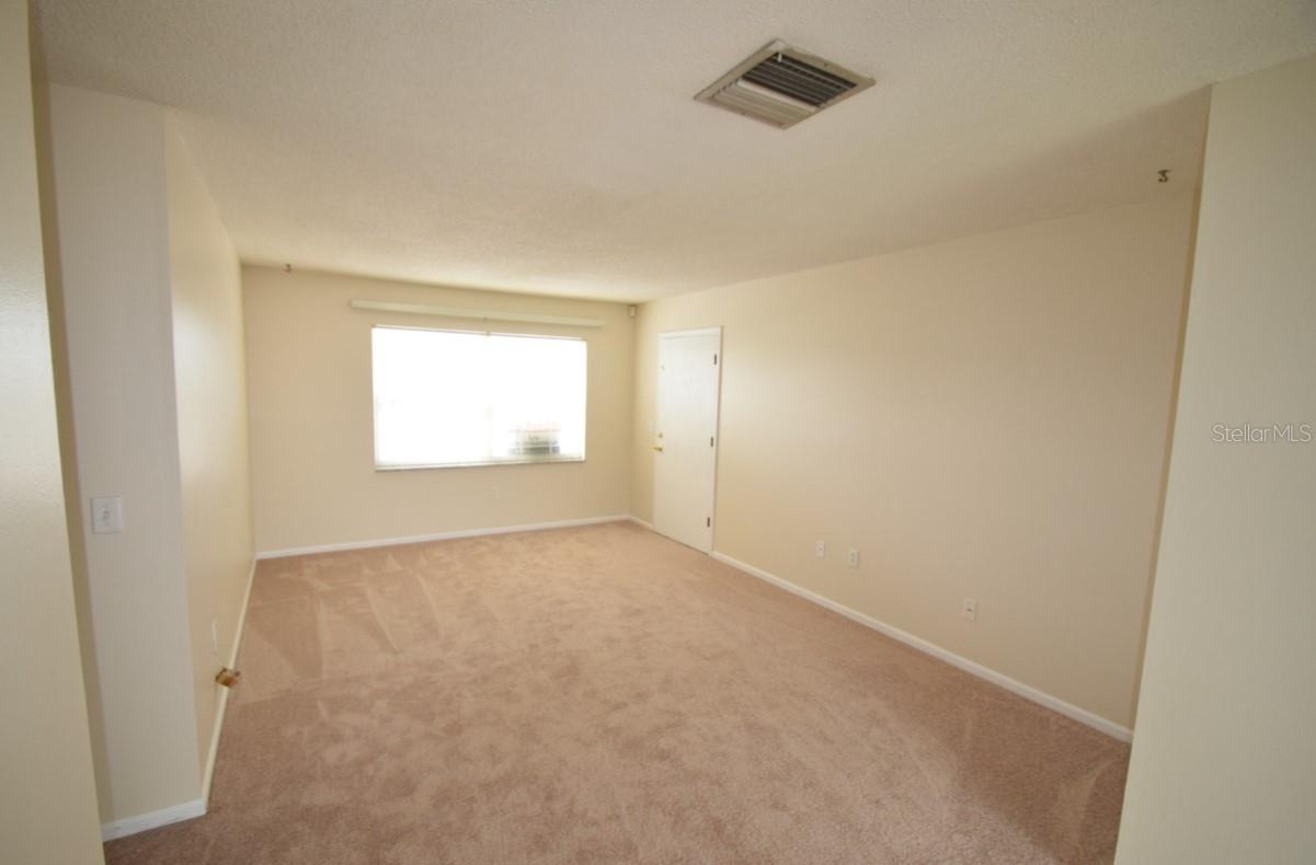 Image 17 of 20 For 1920 Edgewood Drive N4