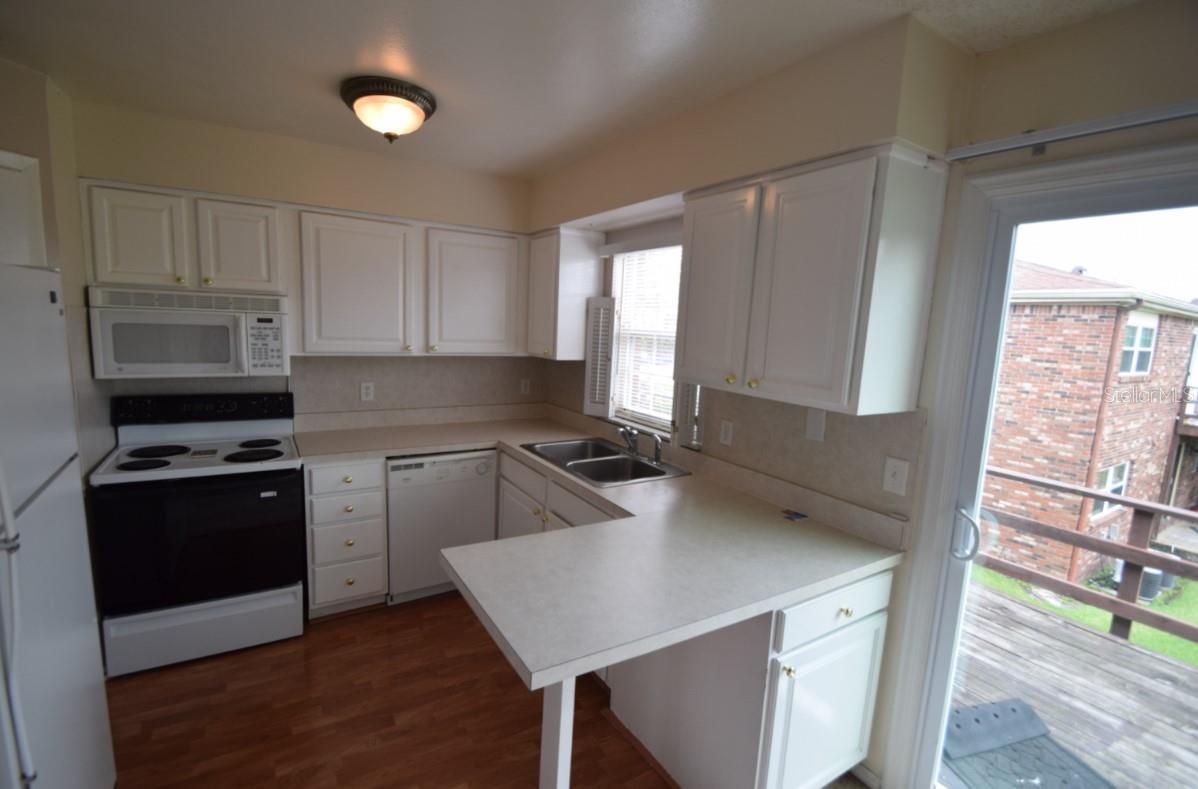 Image 3 of 20 For 1920 Edgewood Drive N4