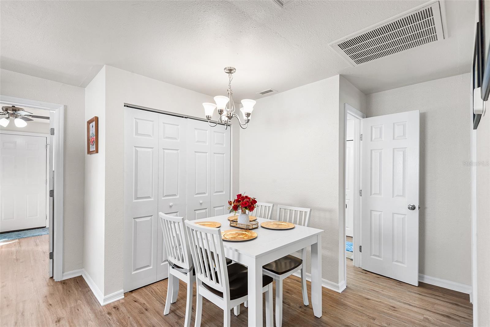 Image 11 of 43 For 515 Walnut Street