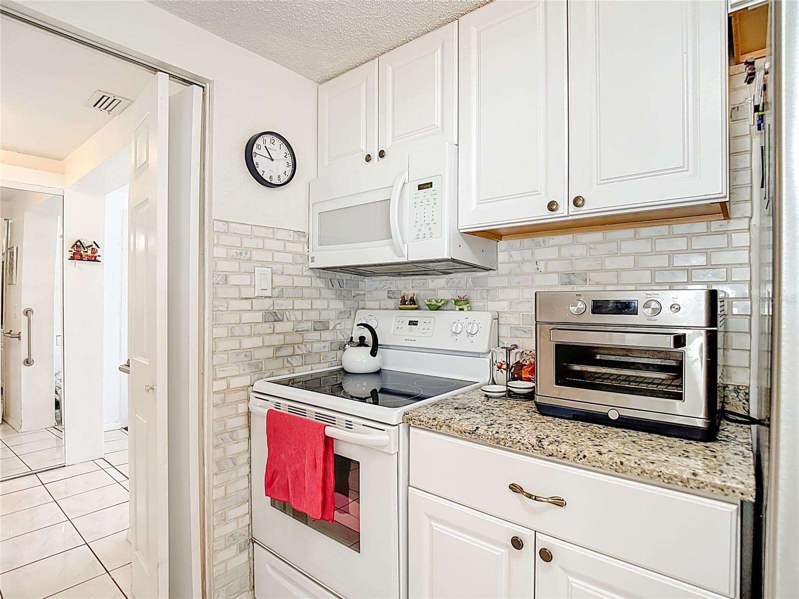 Image 16 of 61 For 19014 Sunlake Boulevard