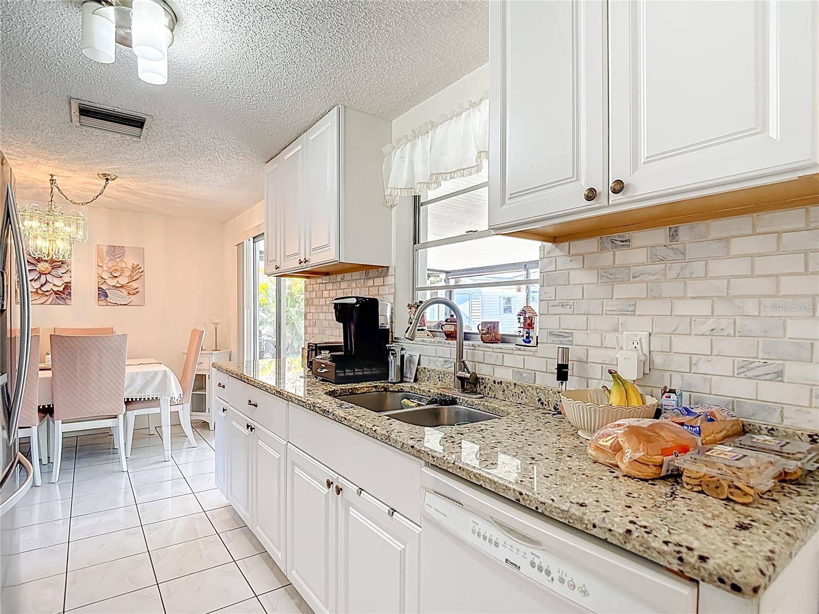 Image 18 of 61 For 19014 Sunlake Boulevard