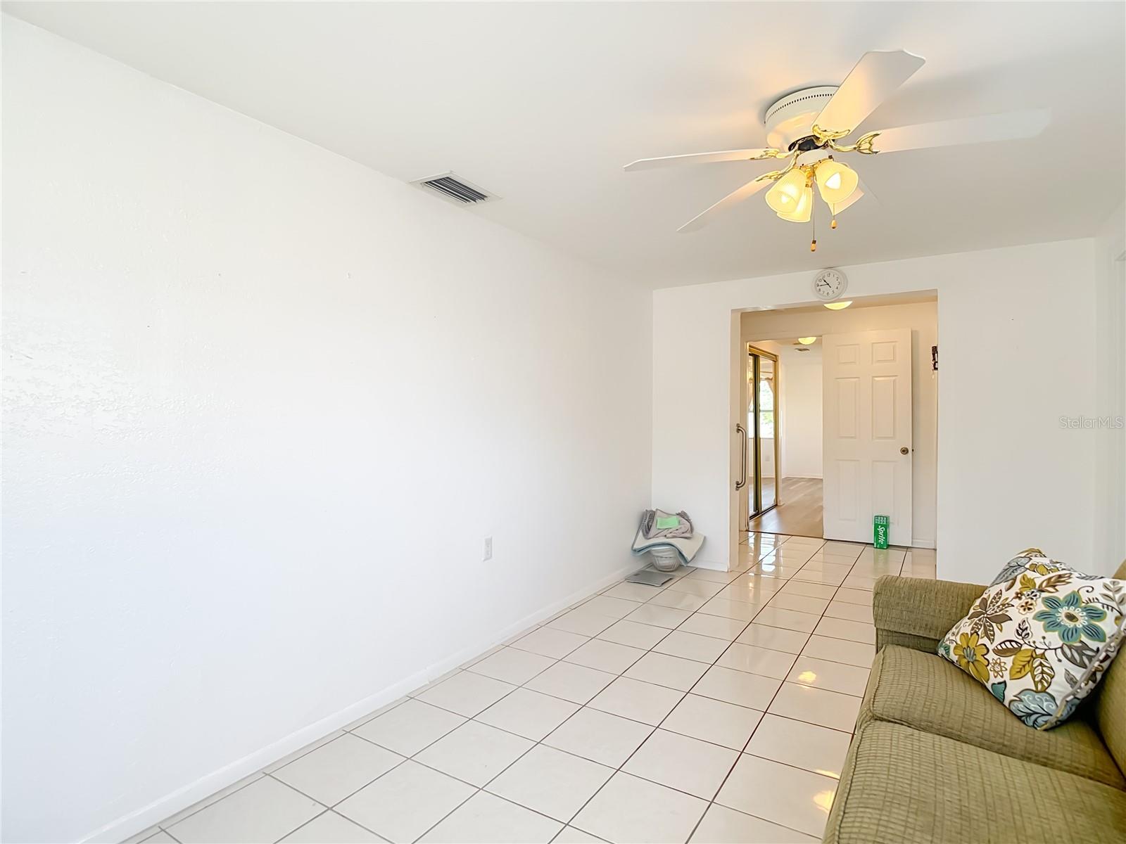 Image 23 of 61 For 19014 Sunlake Boulevard