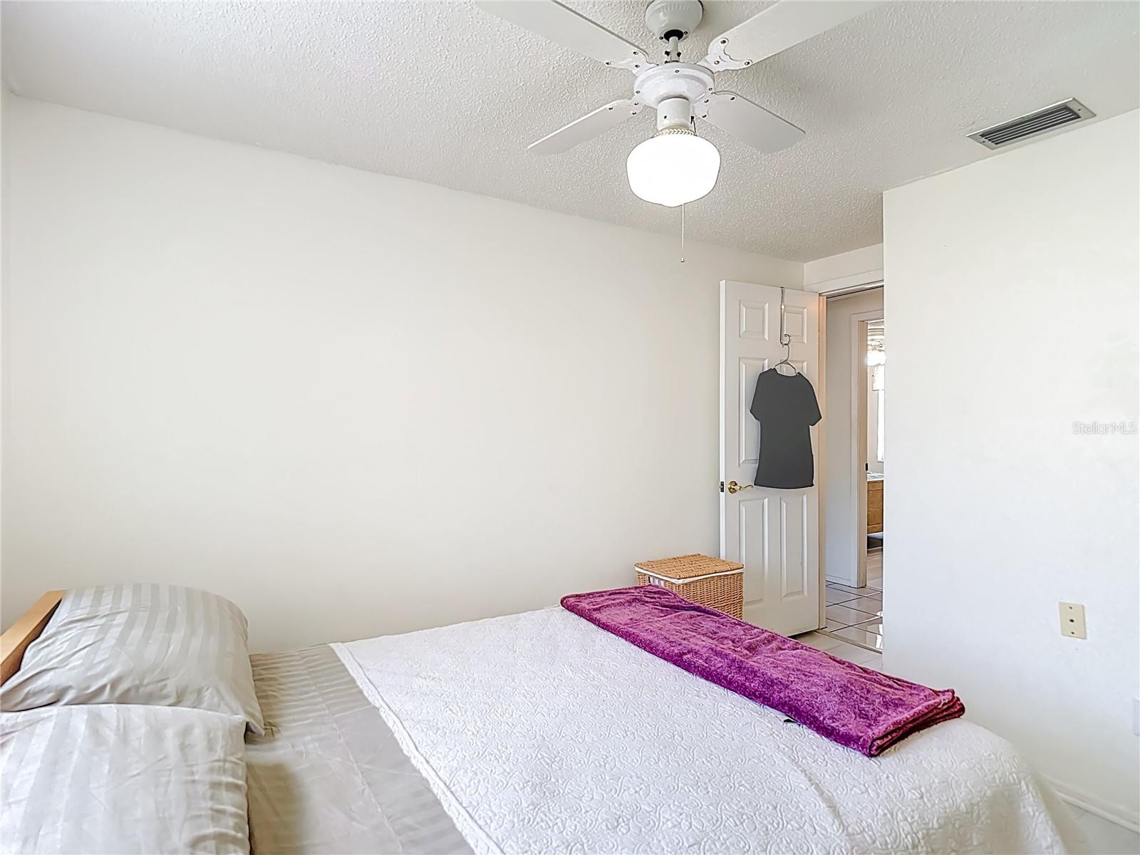 Image 26 of 61 For 19014 Sunlake Boulevard