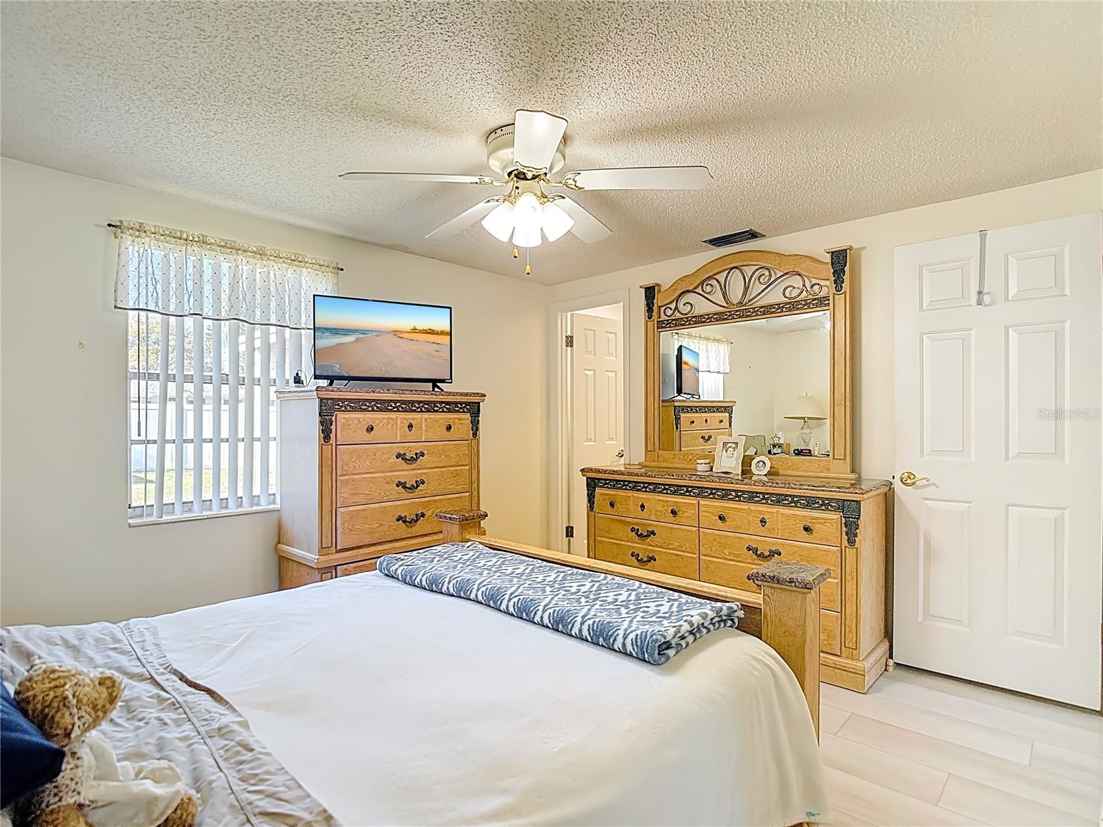 Image 37 of 61 For 19014 Sunlake Boulevard