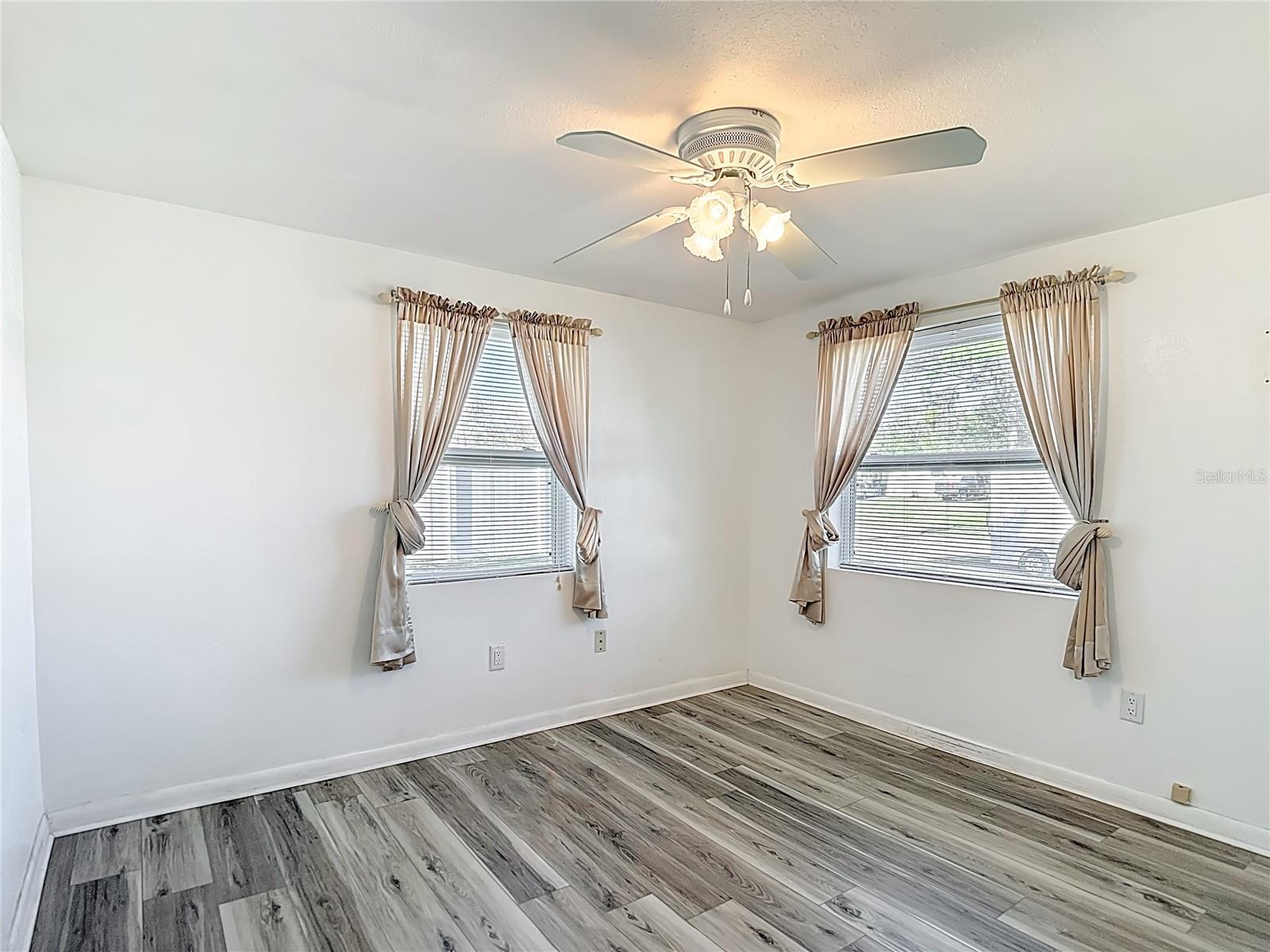 Image 41 of 61 For 19014 Sunlake Boulevard