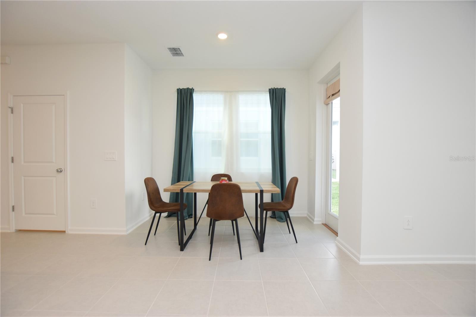 Image 15 of 39 For 349 Sol Vista Drive