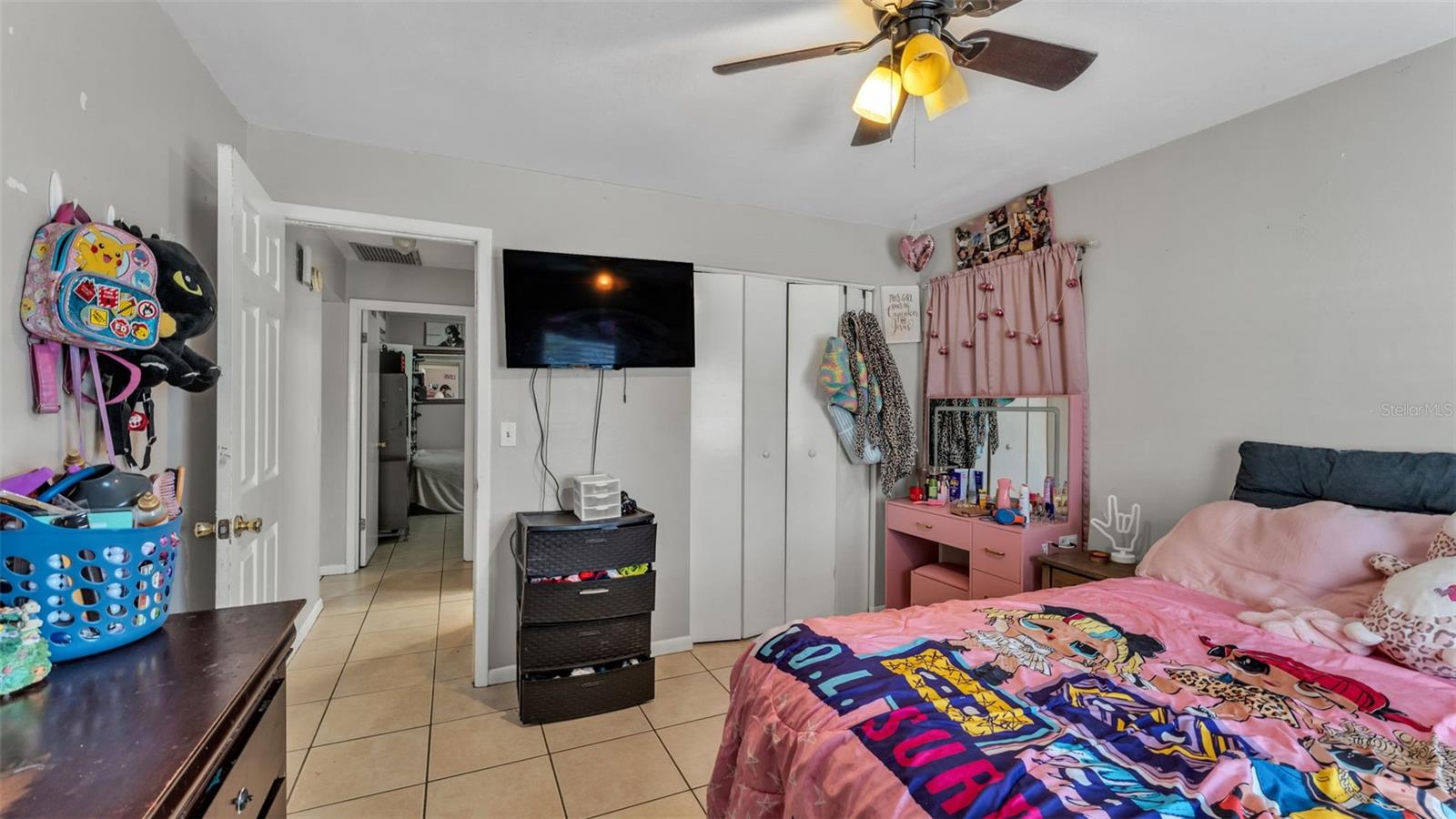 Image 11 of 32 For 860 Charmil Avenue